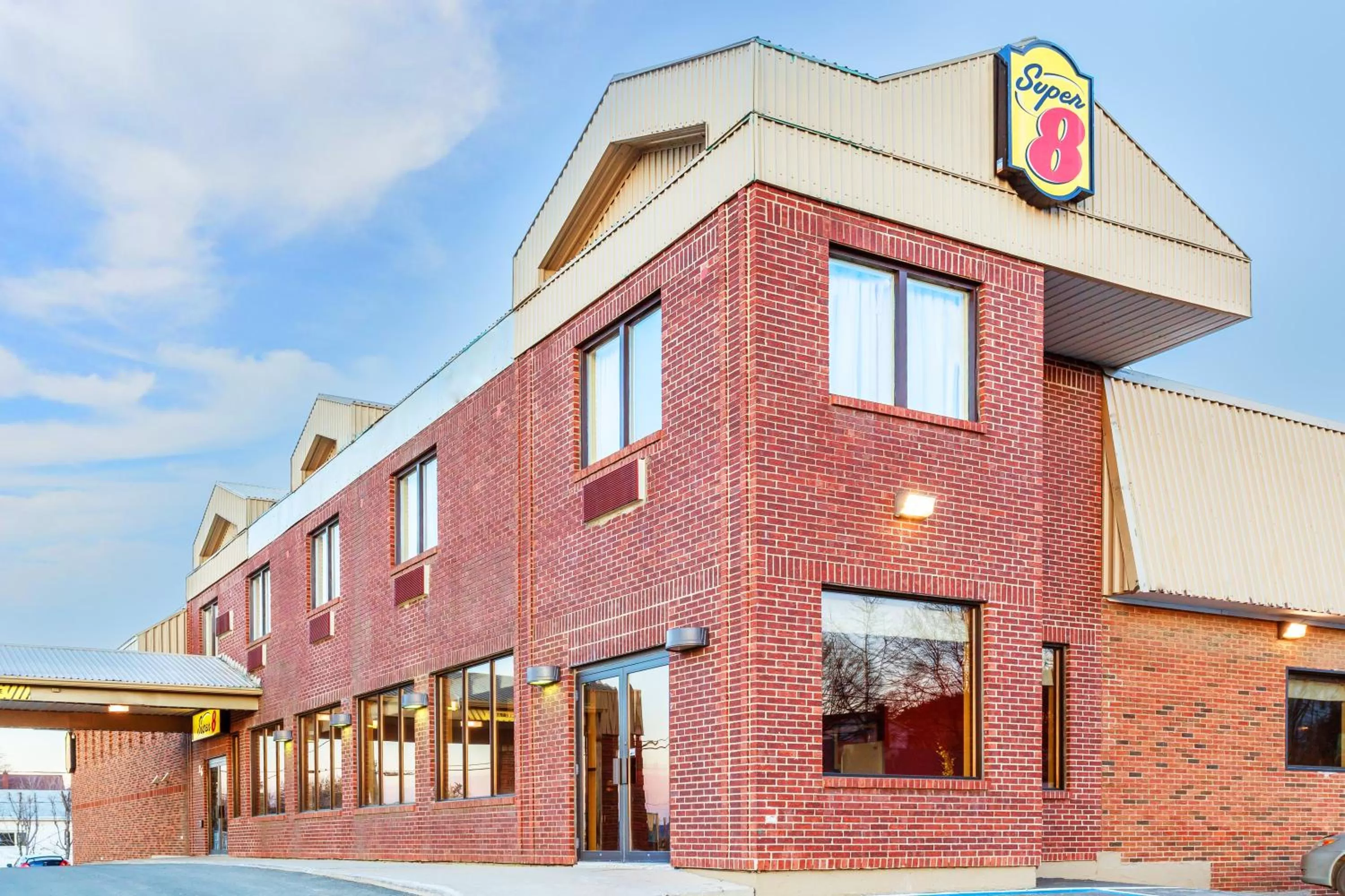 Facade/entrance in Super 8 by Wyndham Campbellton NB