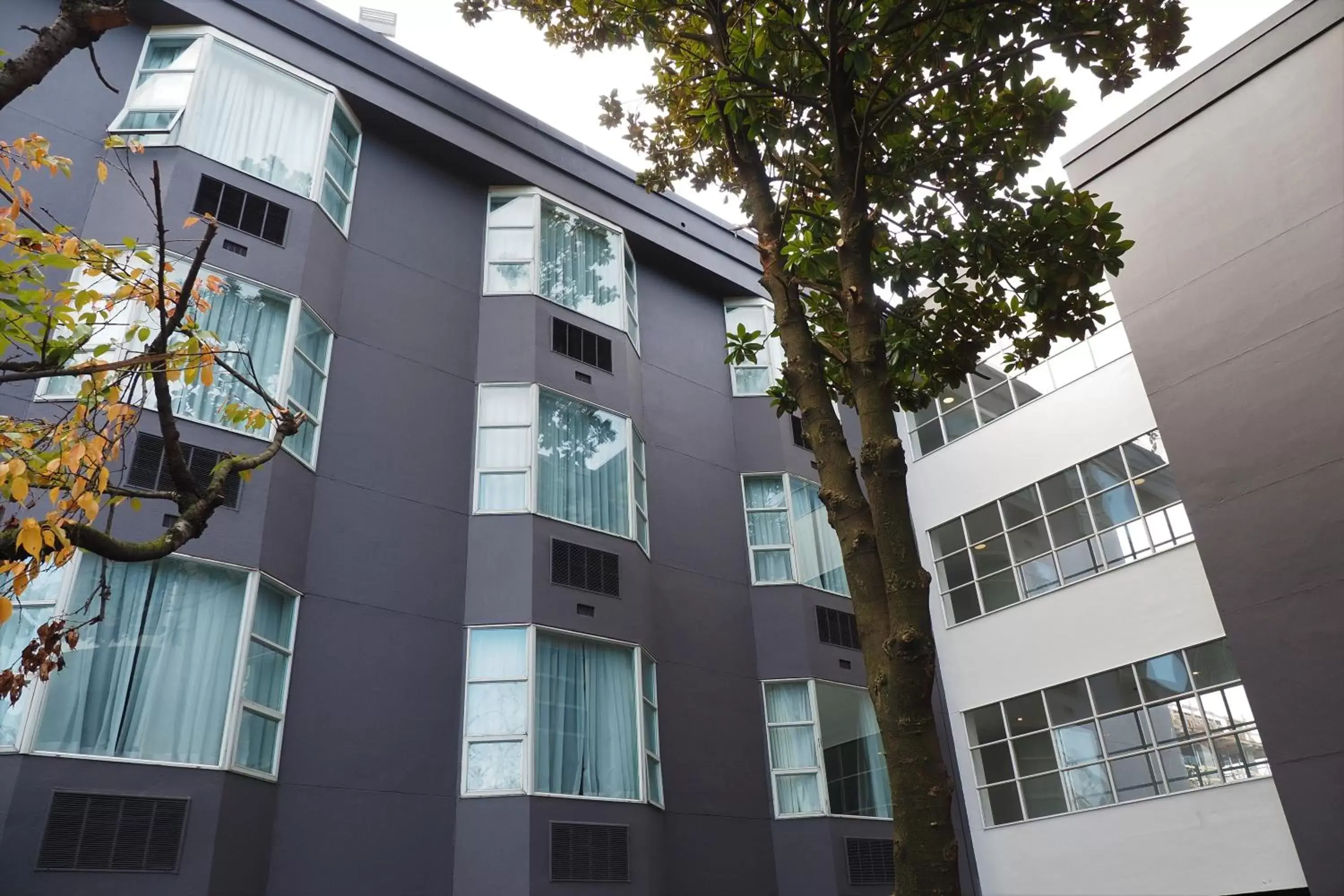 Property building in Best Western Plus Vancouver Airport Hotel Property building in Best Western Plus Vancouver Airport Hotel