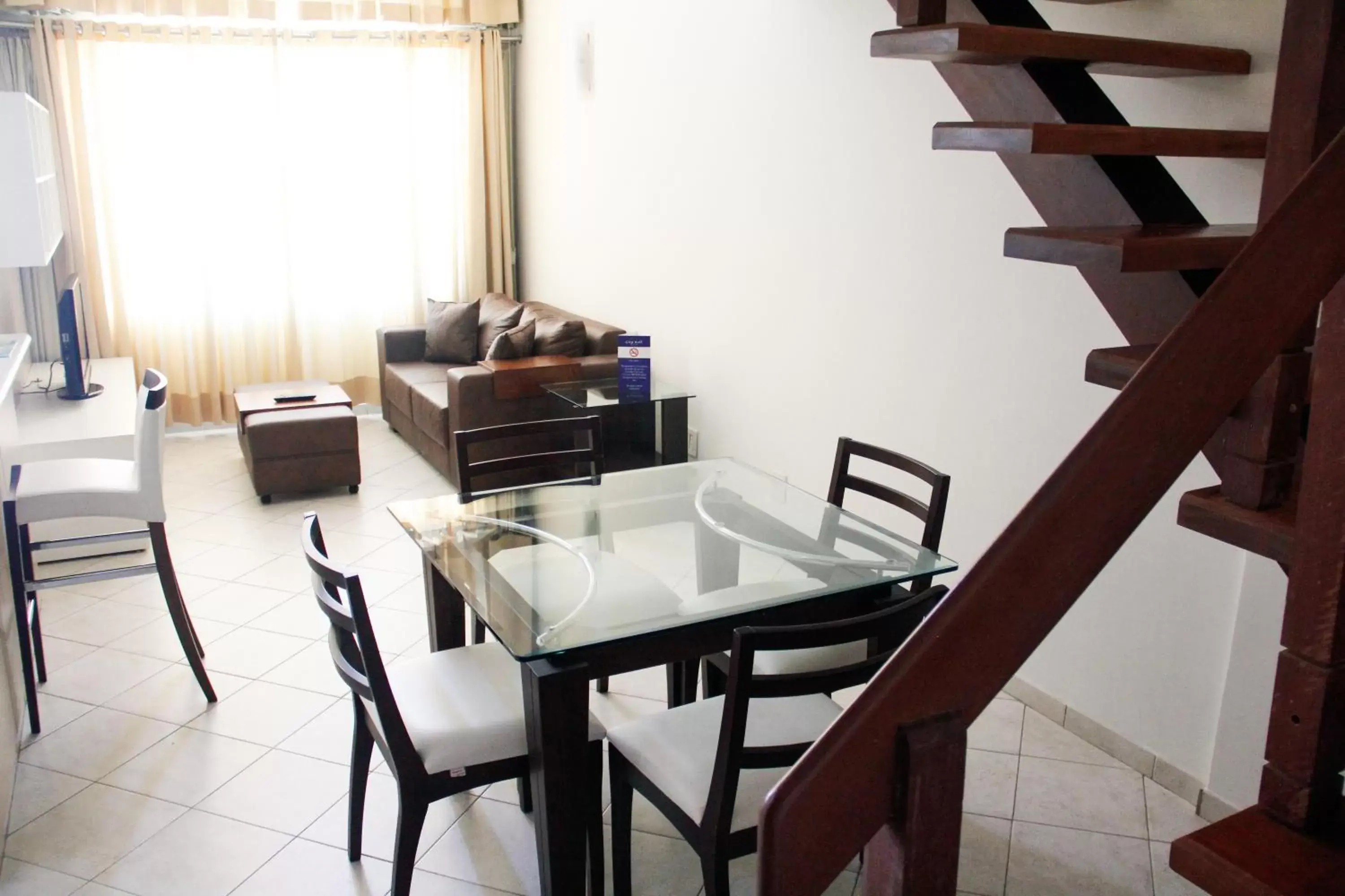 Photo of the whole room, Dining Area in Hotel City Hall