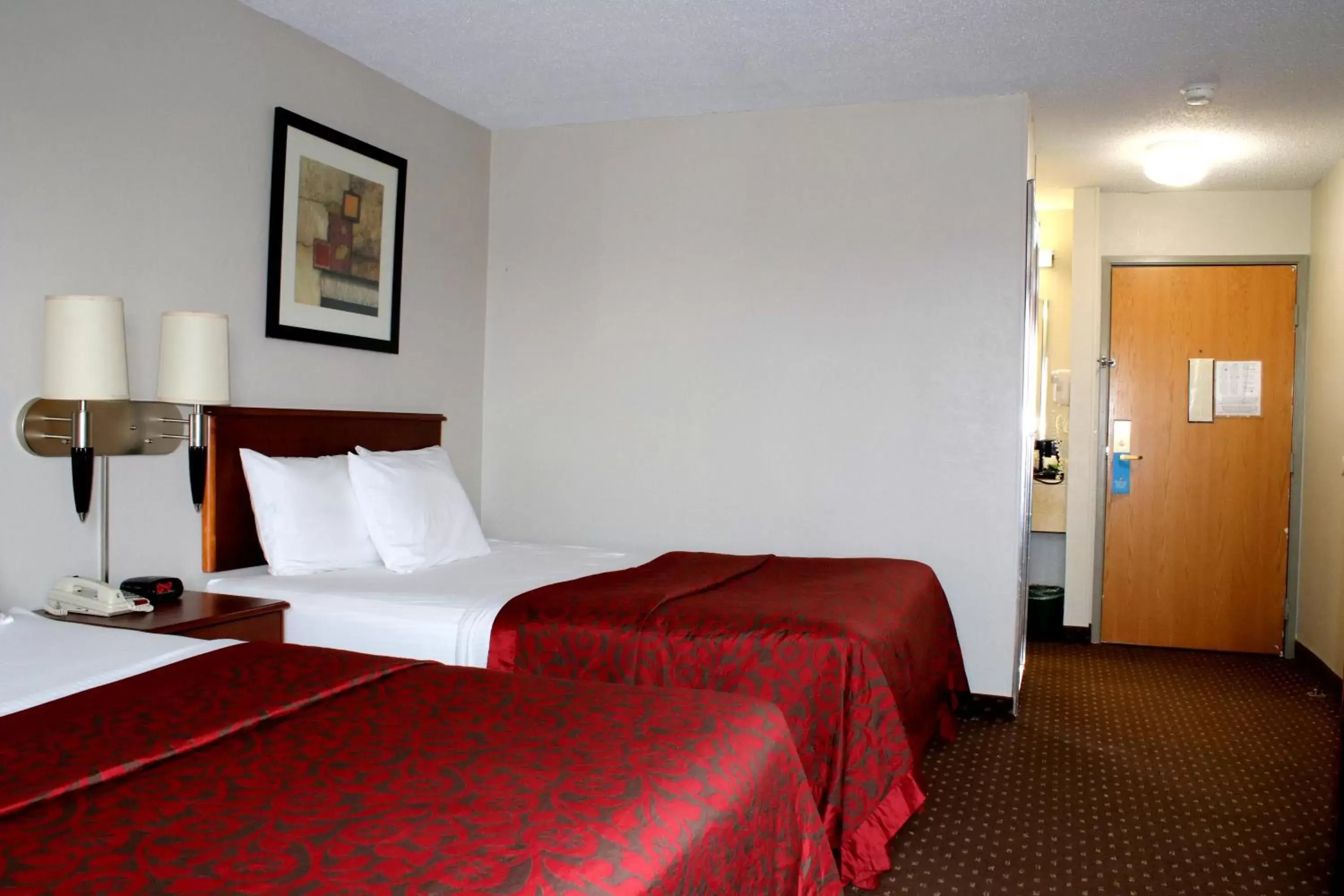 Bed in Days Inn & Suites by Wyndham Bloomington/Normal IL