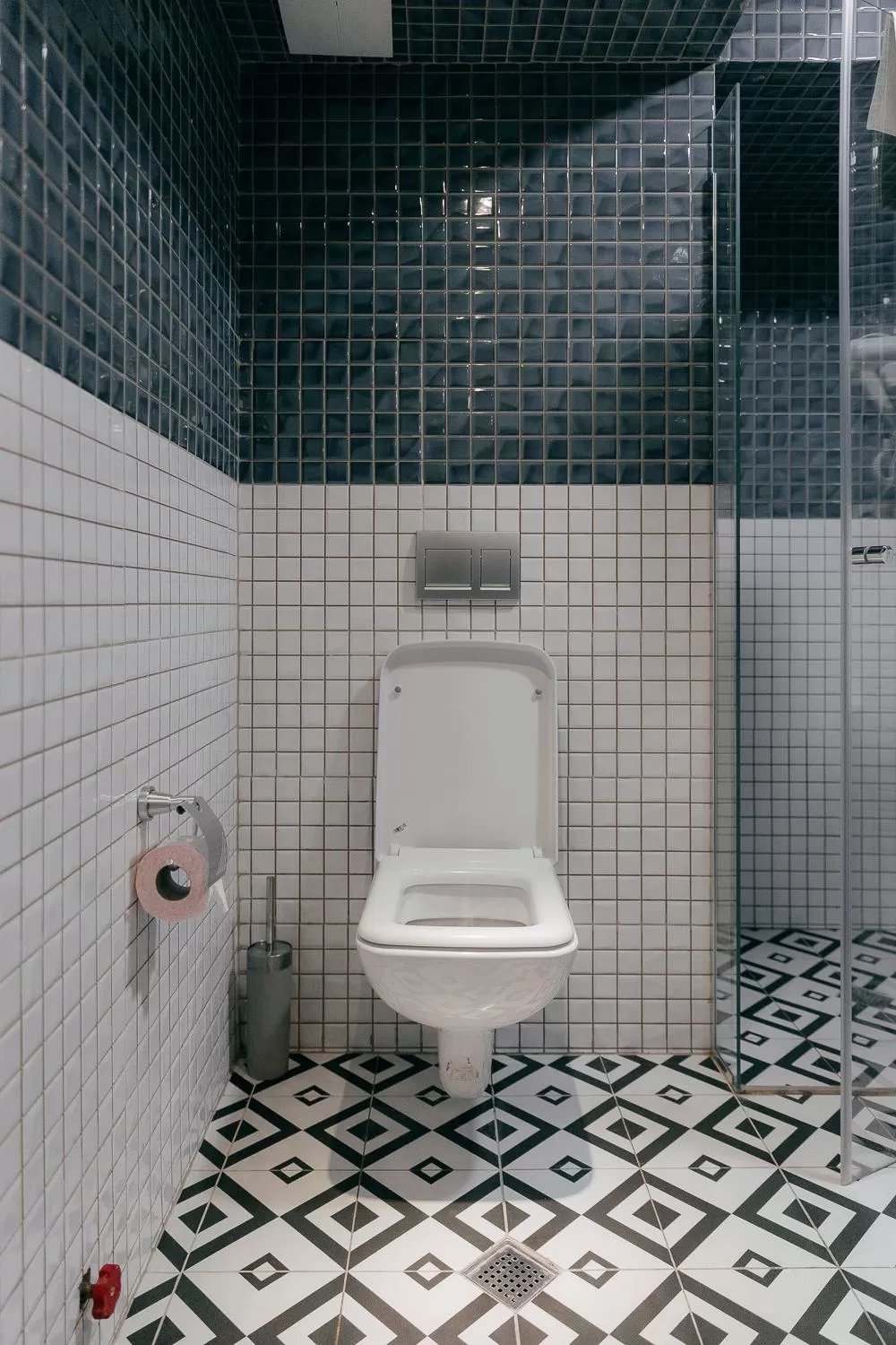 Toilet in Royal Plaza Hotel