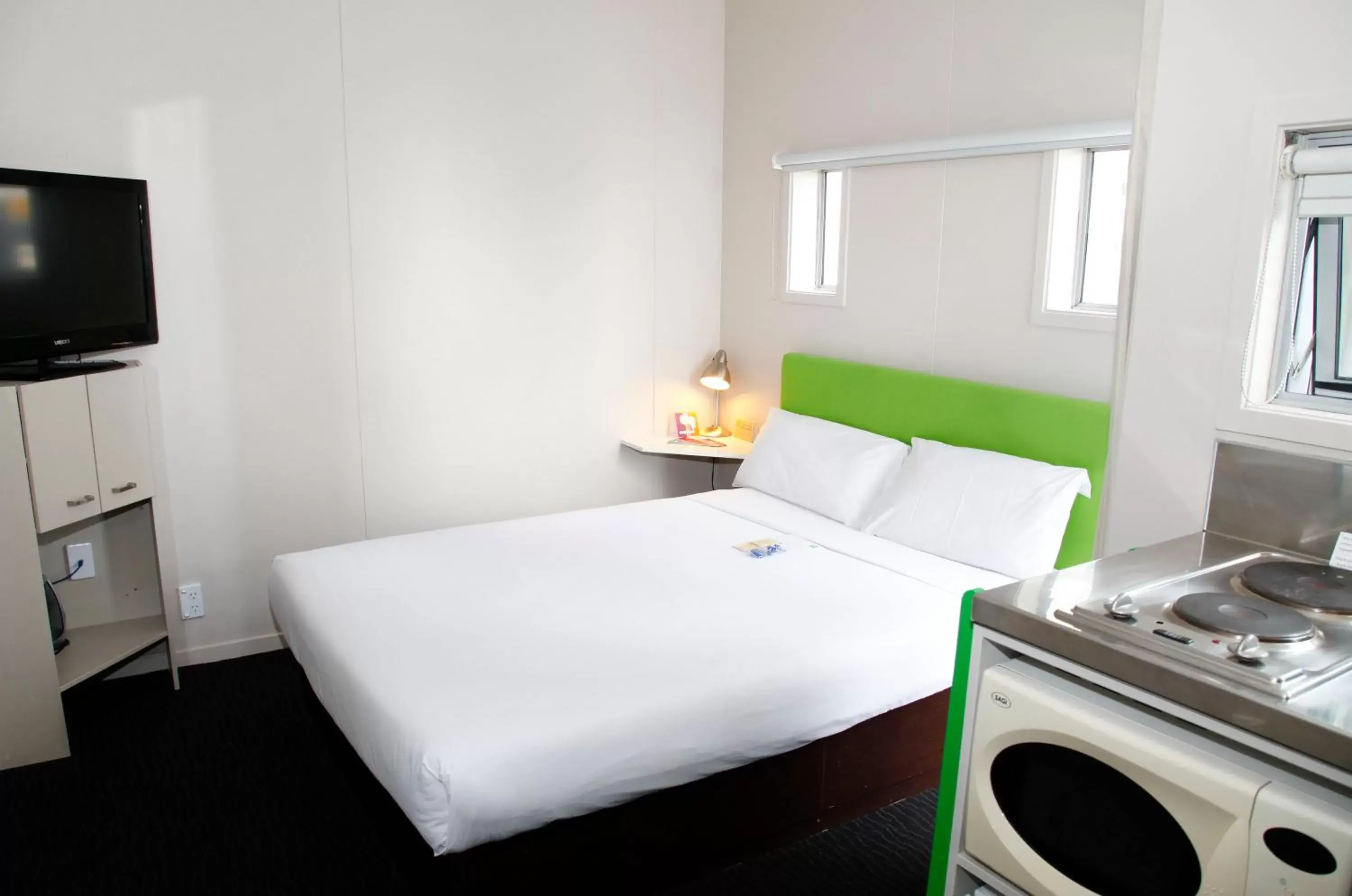 TV and multimedia in ibis budget Auckland Central