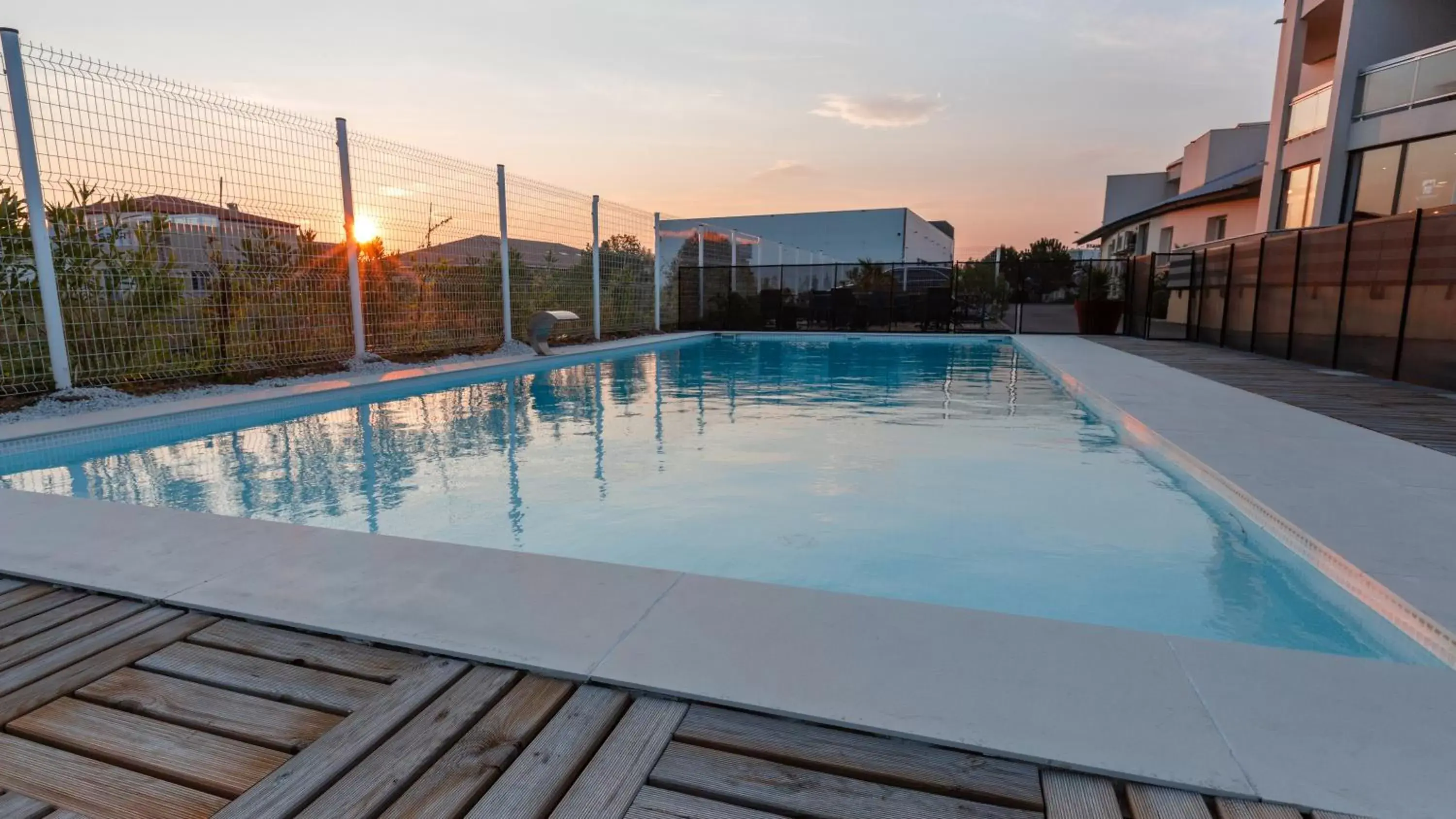 Swimming Pool in The Originals City, Hôtel Les Dômes, Perpignan Sud Saleilles