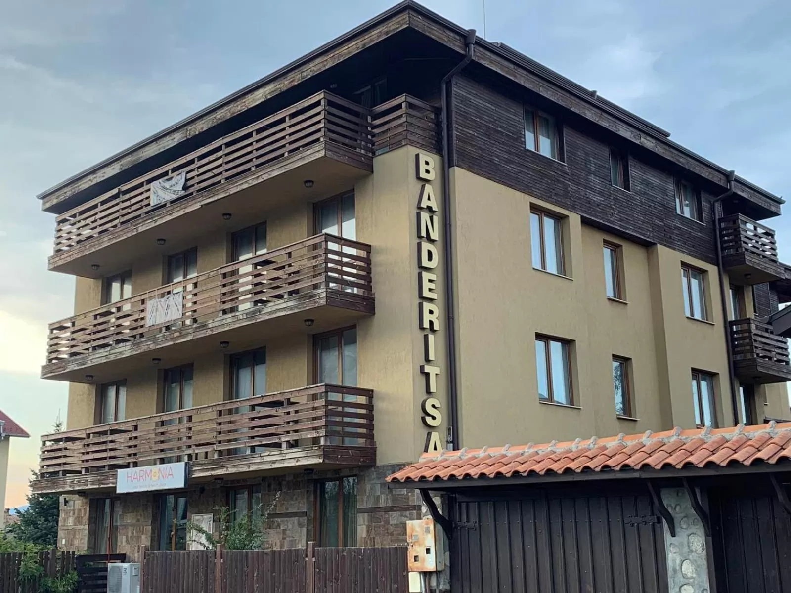 Property Building in StayInn Banderitsa Apartments with kitchen & BBQ