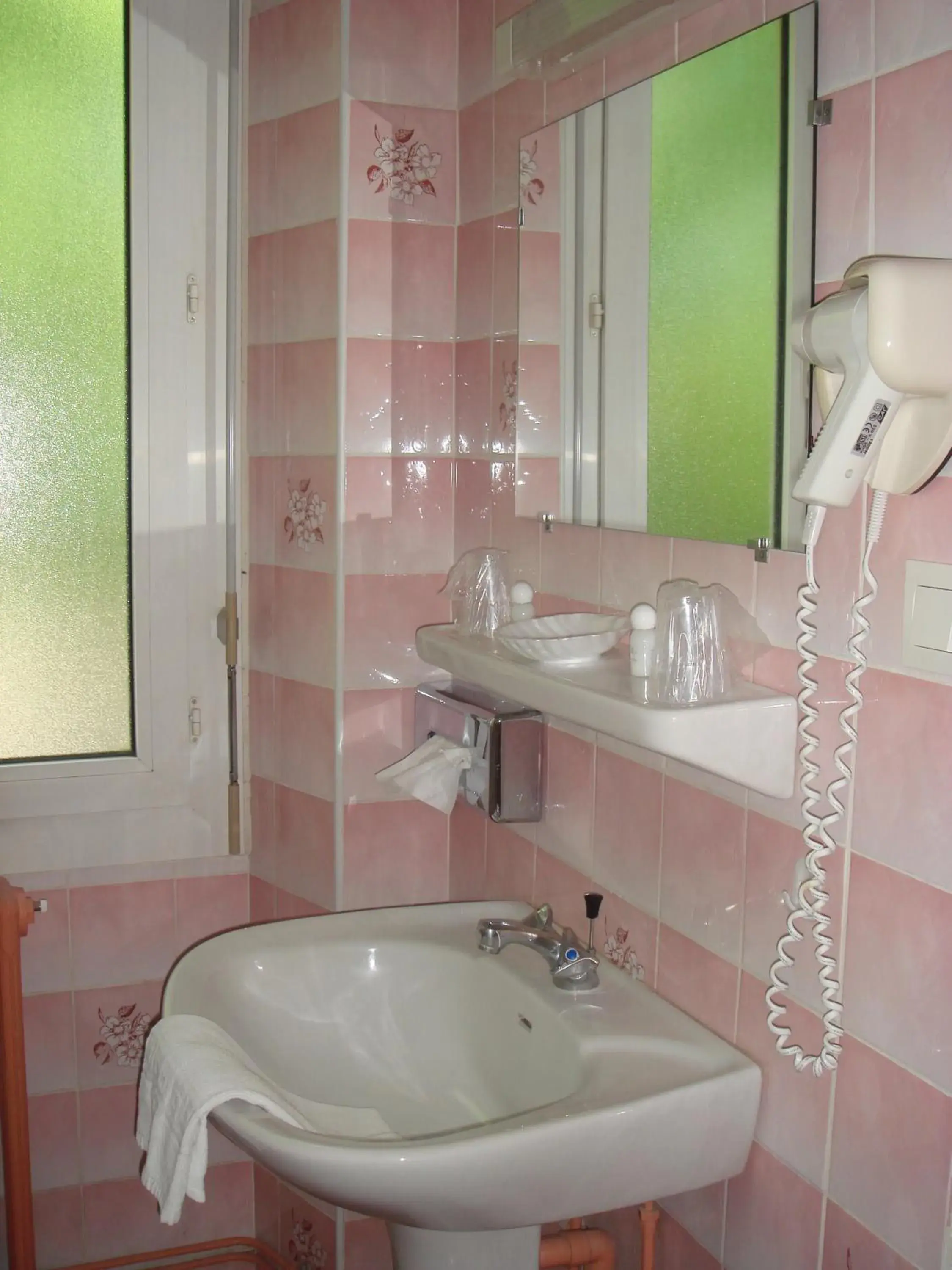 Bathroom in Au Royal Hotel
