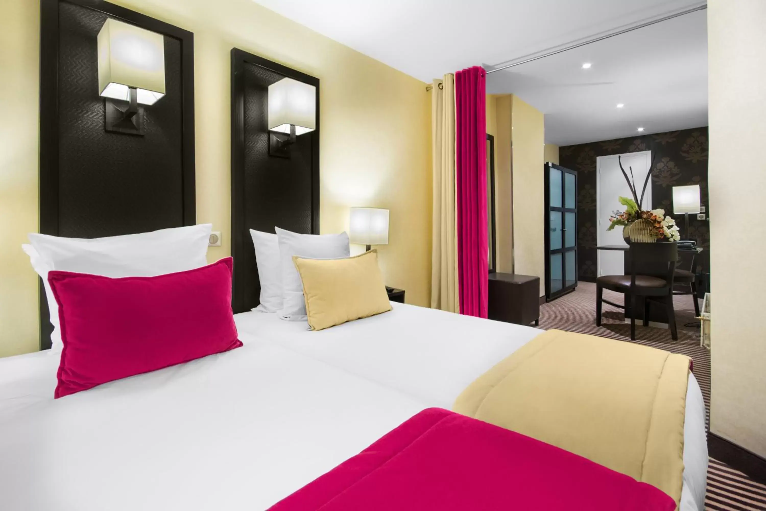 Bedroom, Bed in Hotel Pax Opera Bedroom, Bed in Hotel Pax Opera