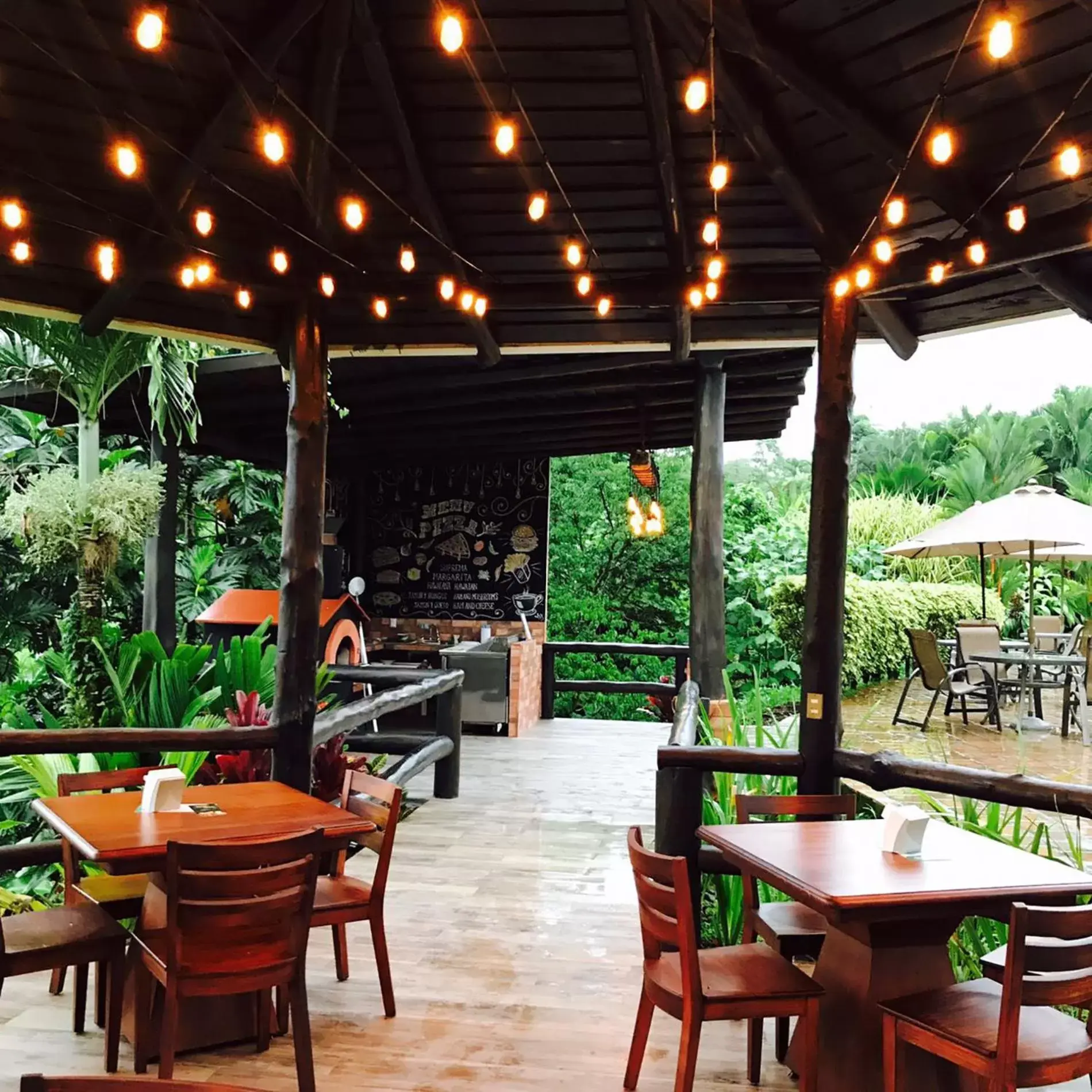 Lounge or bar, Restaurant/Places to Eat in Arenal Manoa Resort & Hot Springs