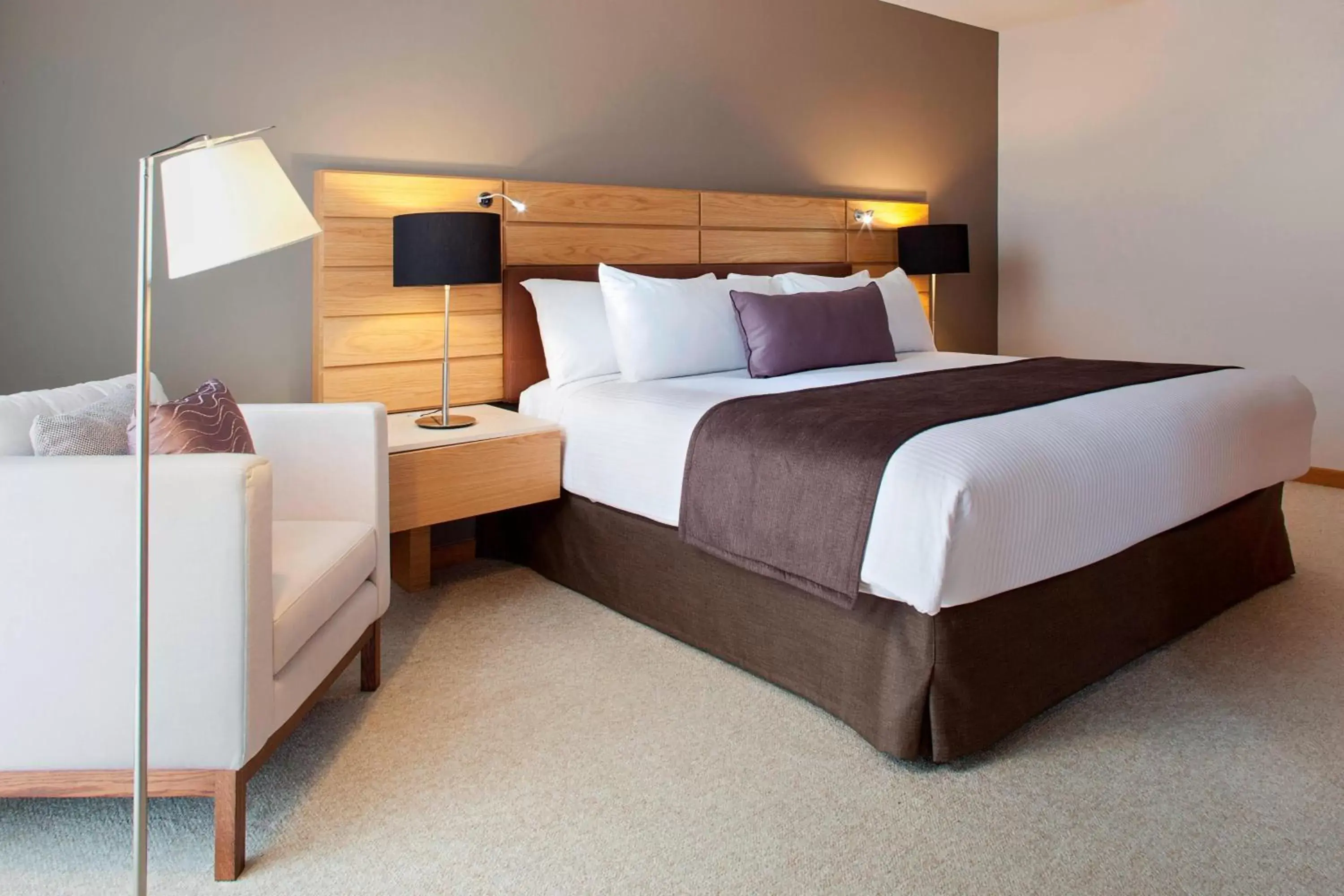 Bedroom, Bed in Marriott Tuxtla Gutierrez Hotel