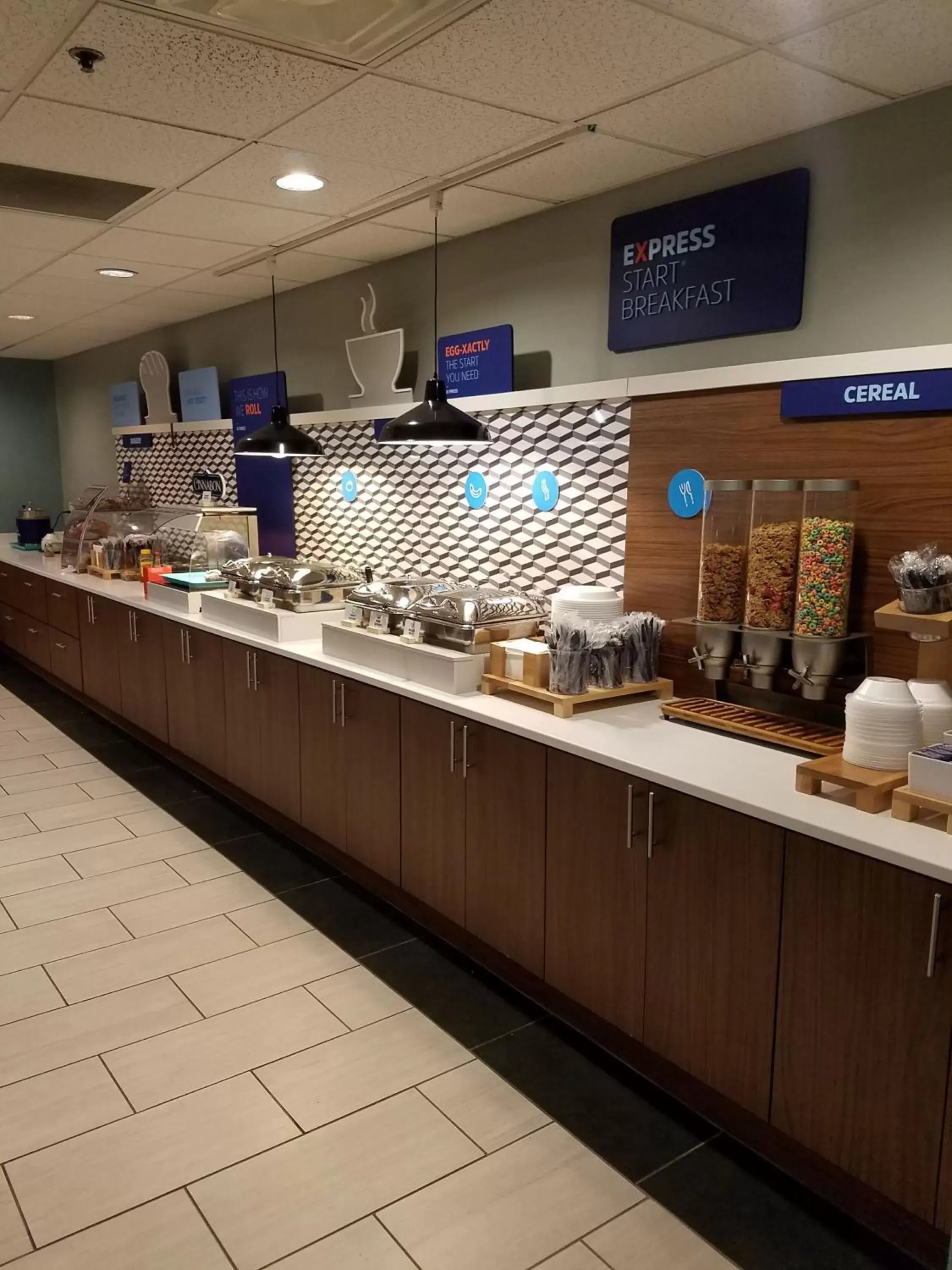 Breakfast in Holiday Inn Express Hotel & Suites Kingsport-Meadowview I-26, an IHG Hotel