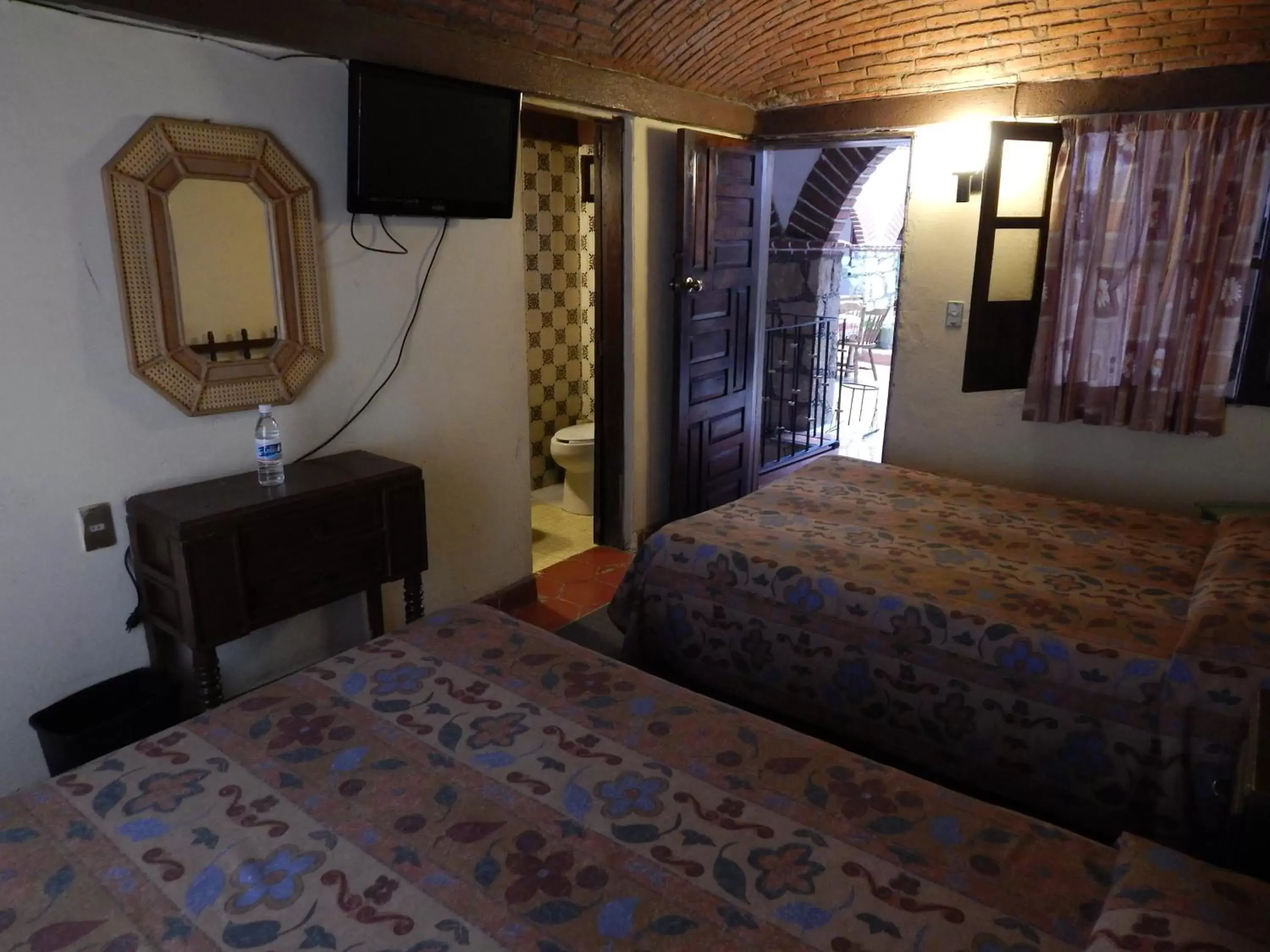 Photo of the whole room, Bed in Hotel Molino del Rey