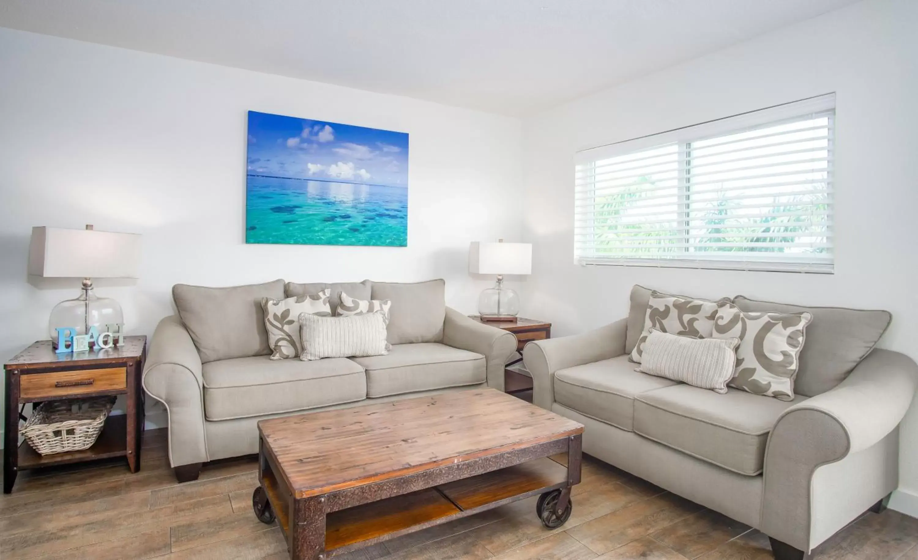 Living room, Seating Area in Skipjack Resort & Marina