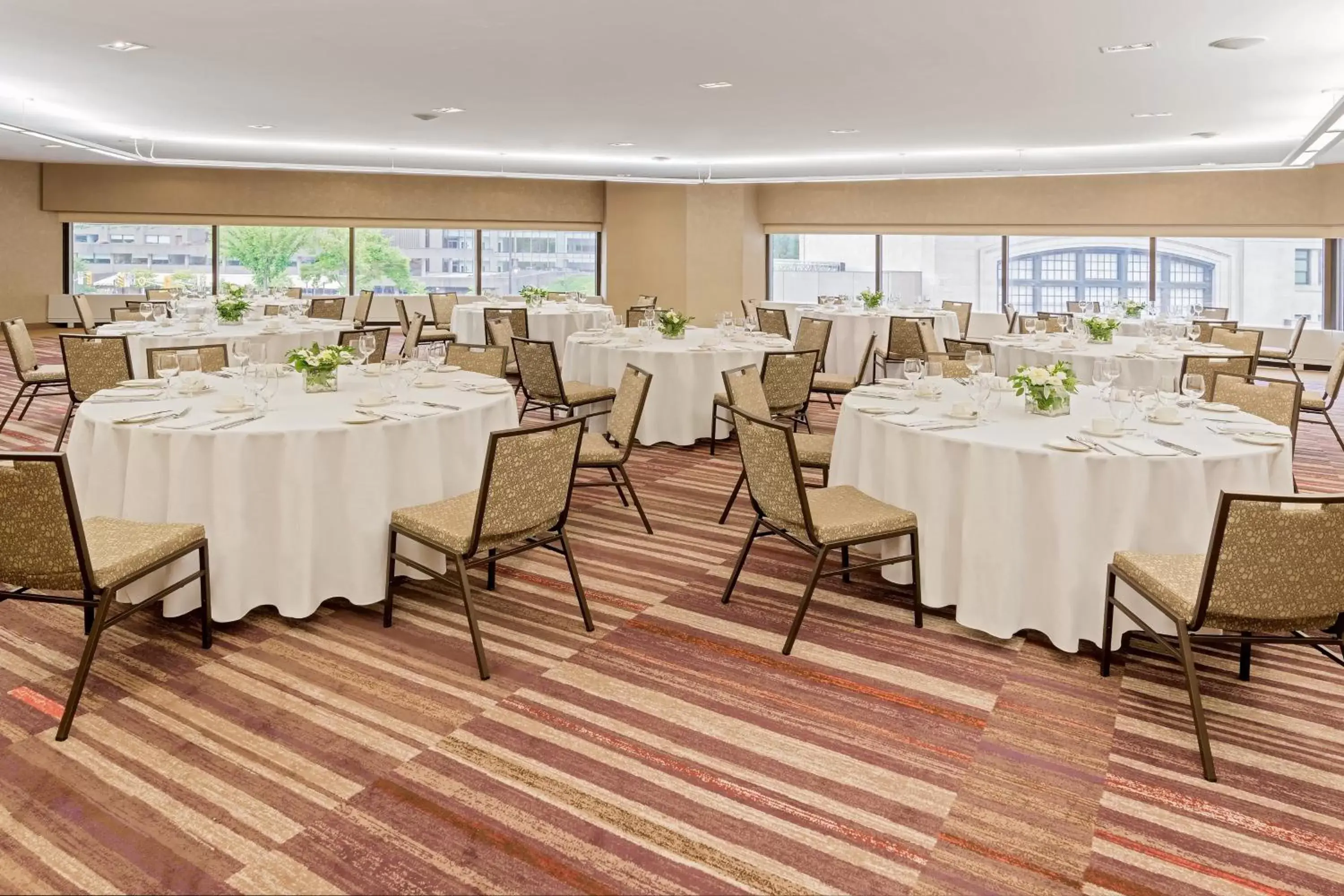 Meeting/conference room, Restaurant/Places to Eat in The Westin Ottawa