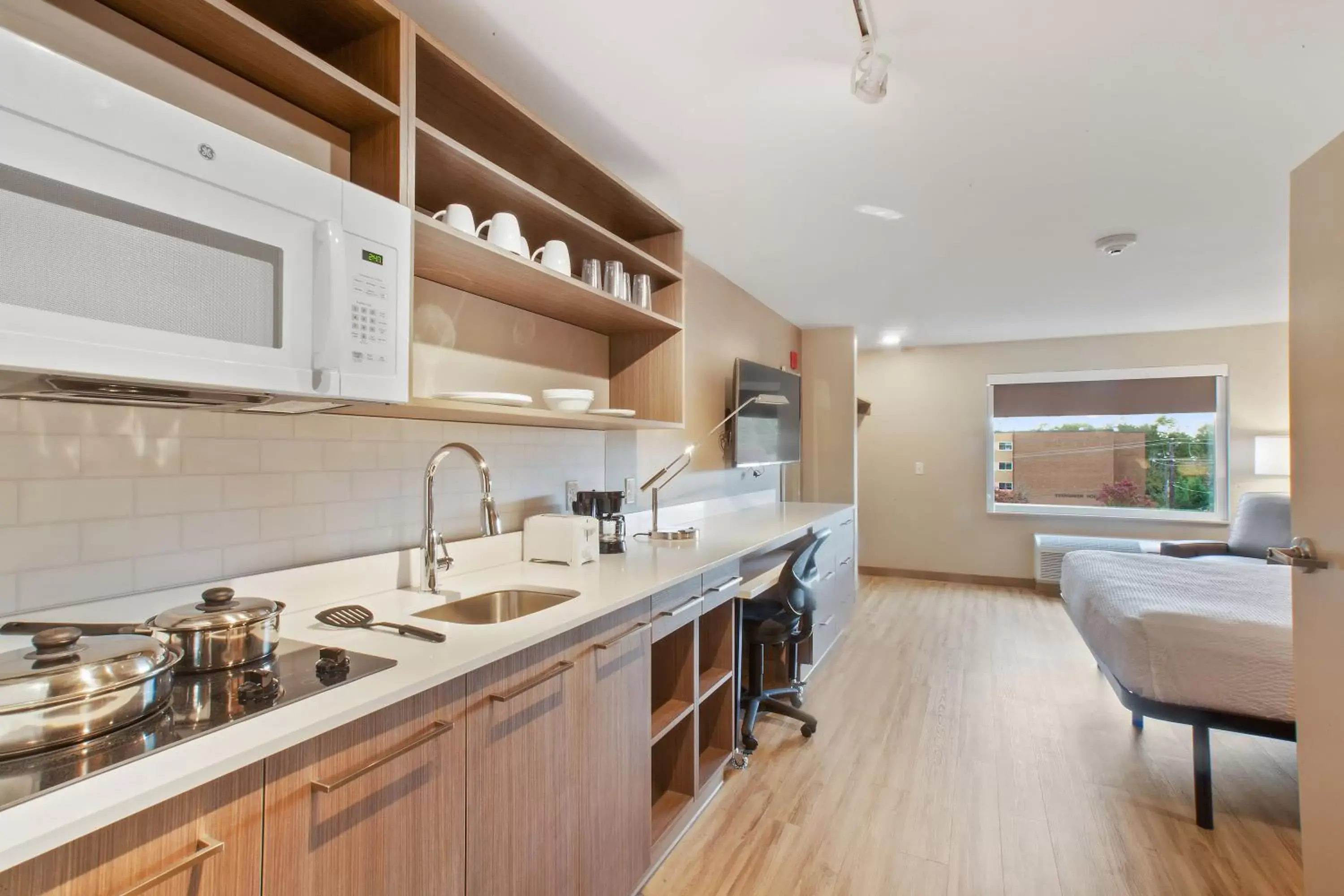 Kitchen or kitchenette, Kitchen/Kitchenette in Extended Stay America Premier Suites - Providence - East Providence