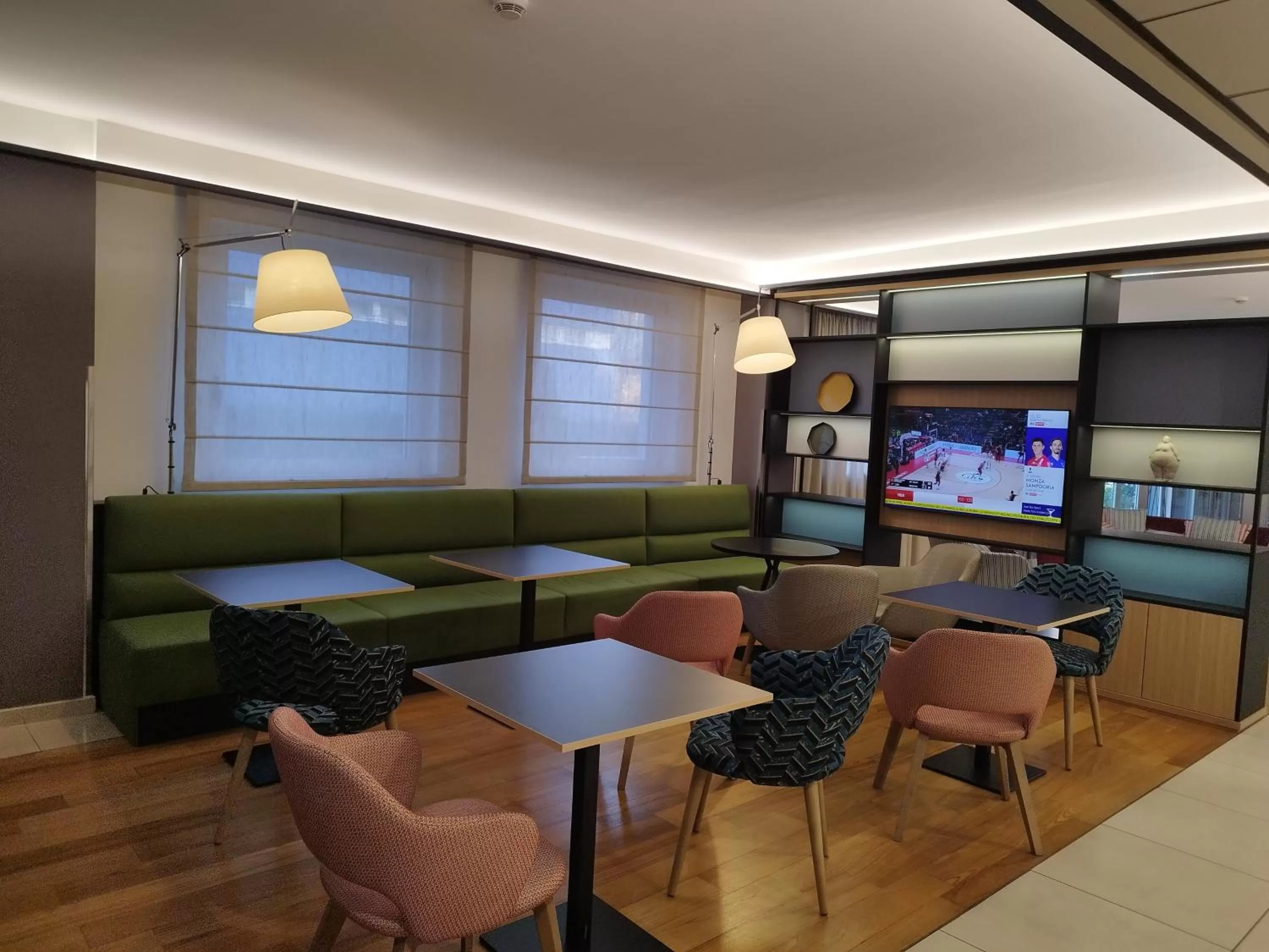 Lounge or bar in Holiday Inn Salerno-Cava De' Tirreni by IHG