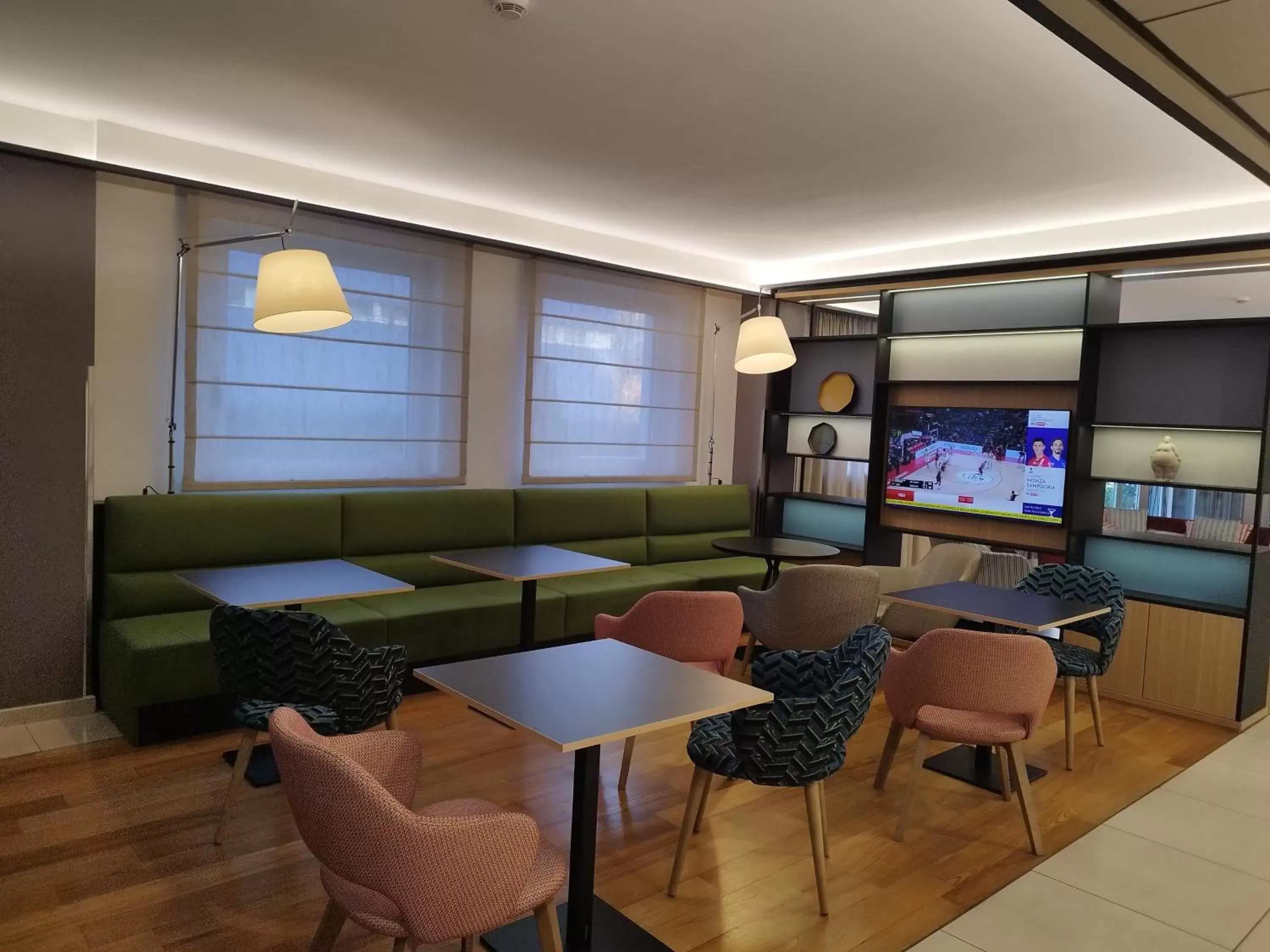 Lounge or bar in Holiday Inn Salerno-Cava De' Tirreni, an IHG Hotel