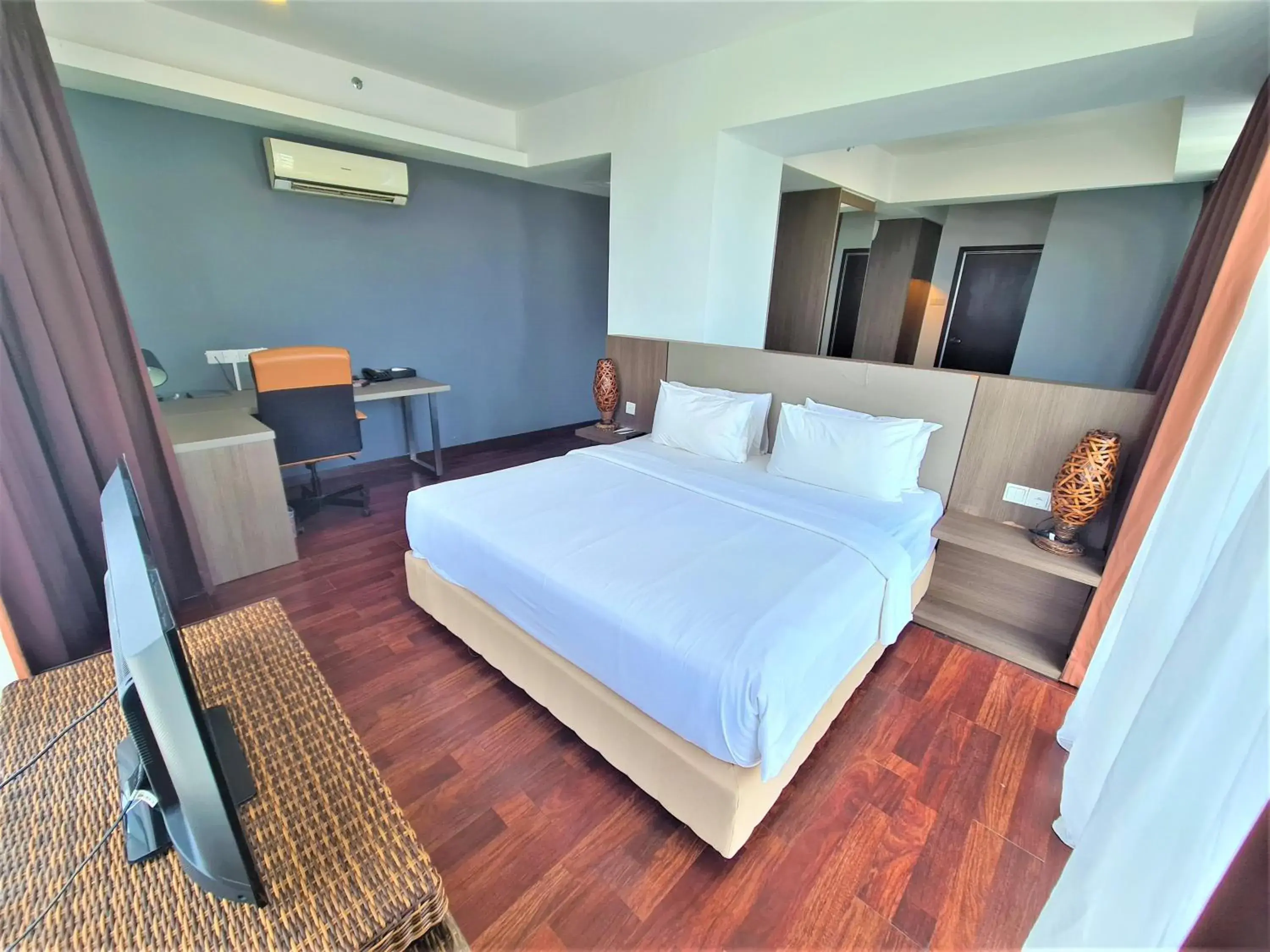 Bed in Nexus Regency Suites & Hotel