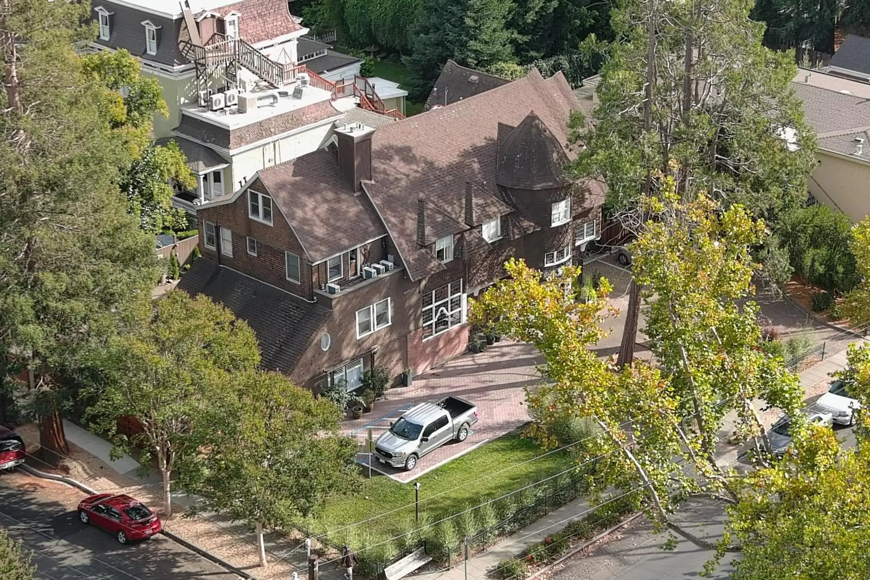 Bird's-eye View in Cedar Gables Inn