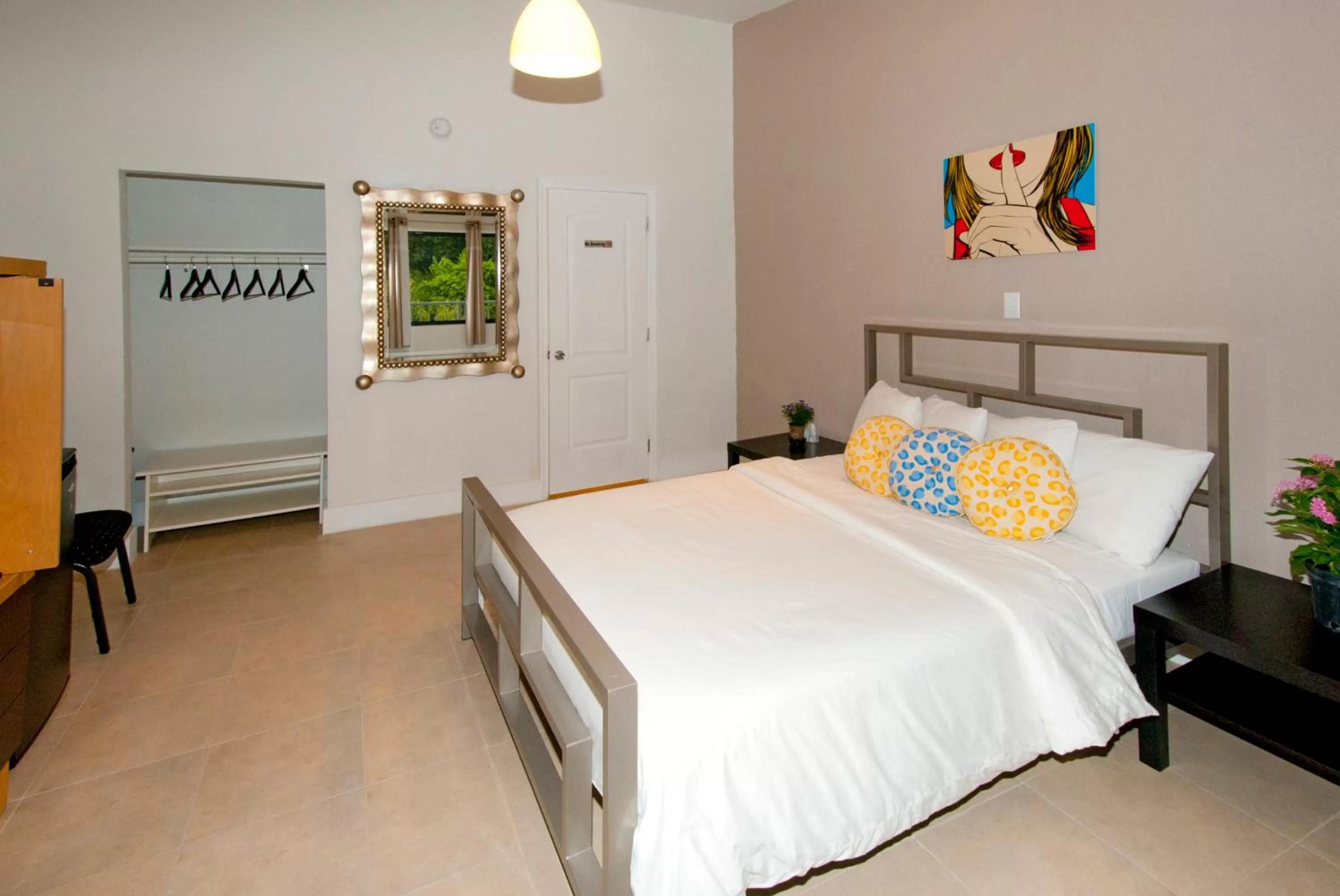 Bed in Shalimar Motel