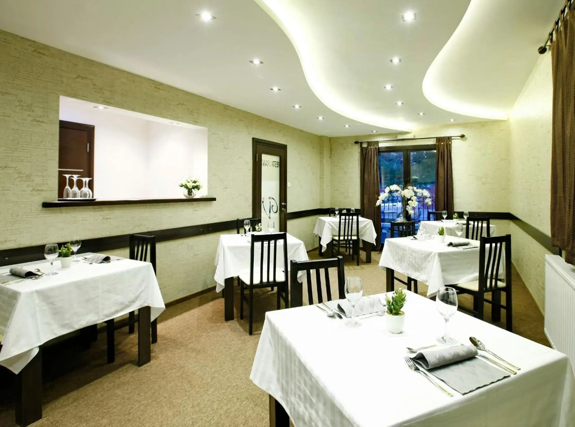 Restaurant/places to eat in Garni Hotel Vozarev Restaurant/places to eat in Garni Hotel Vozarev