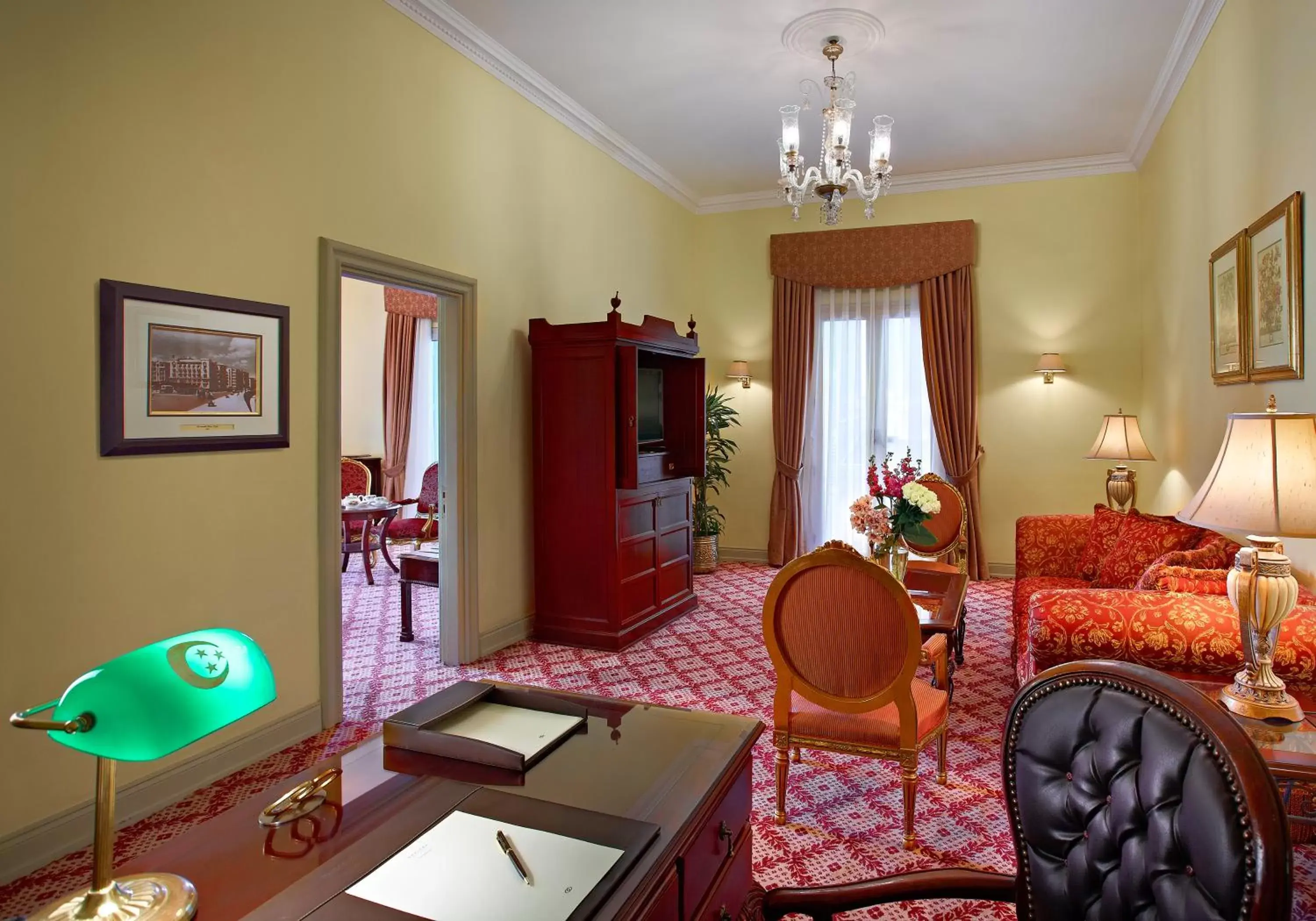 Photo of the whole room, Seating Area in Steigenberger Cecil Hotel Alexandria