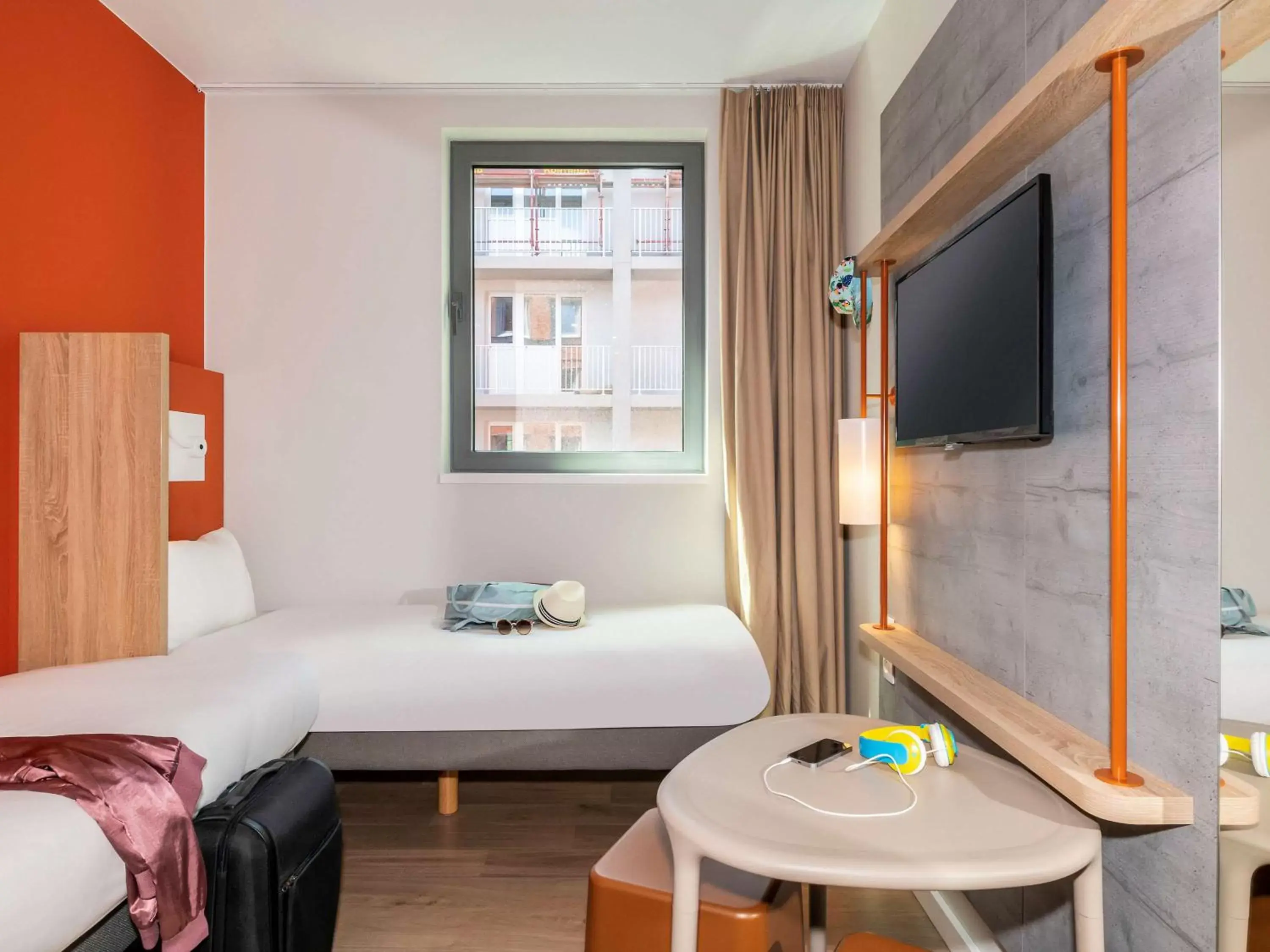 Photo of the whole room, Bed in ibis budget Gent Centrum Dampoort Photo of the whole room, Bed in ibis budget Gent Centrum Dampoort