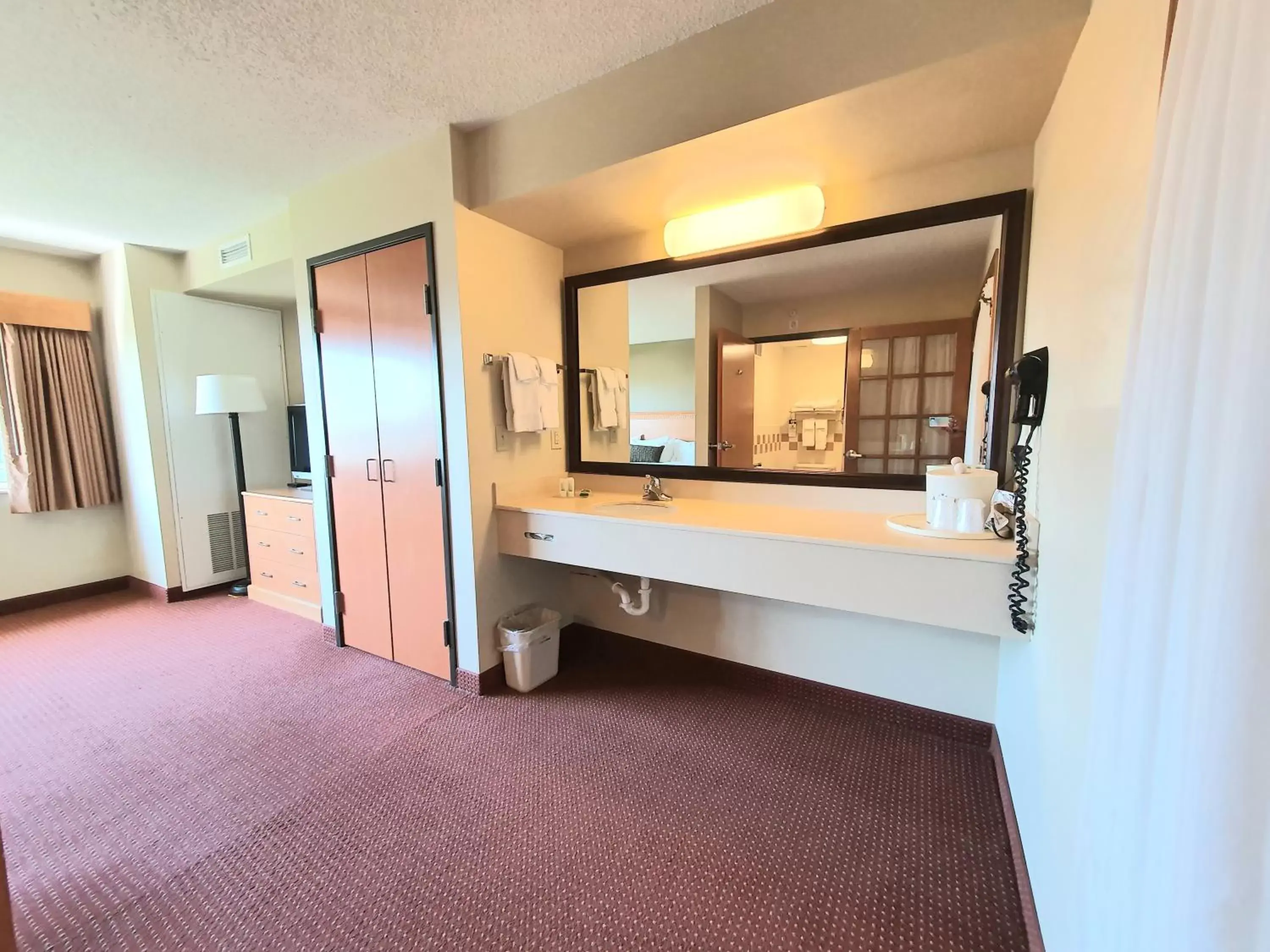 AmeriVu Inn and Suites - Waconia