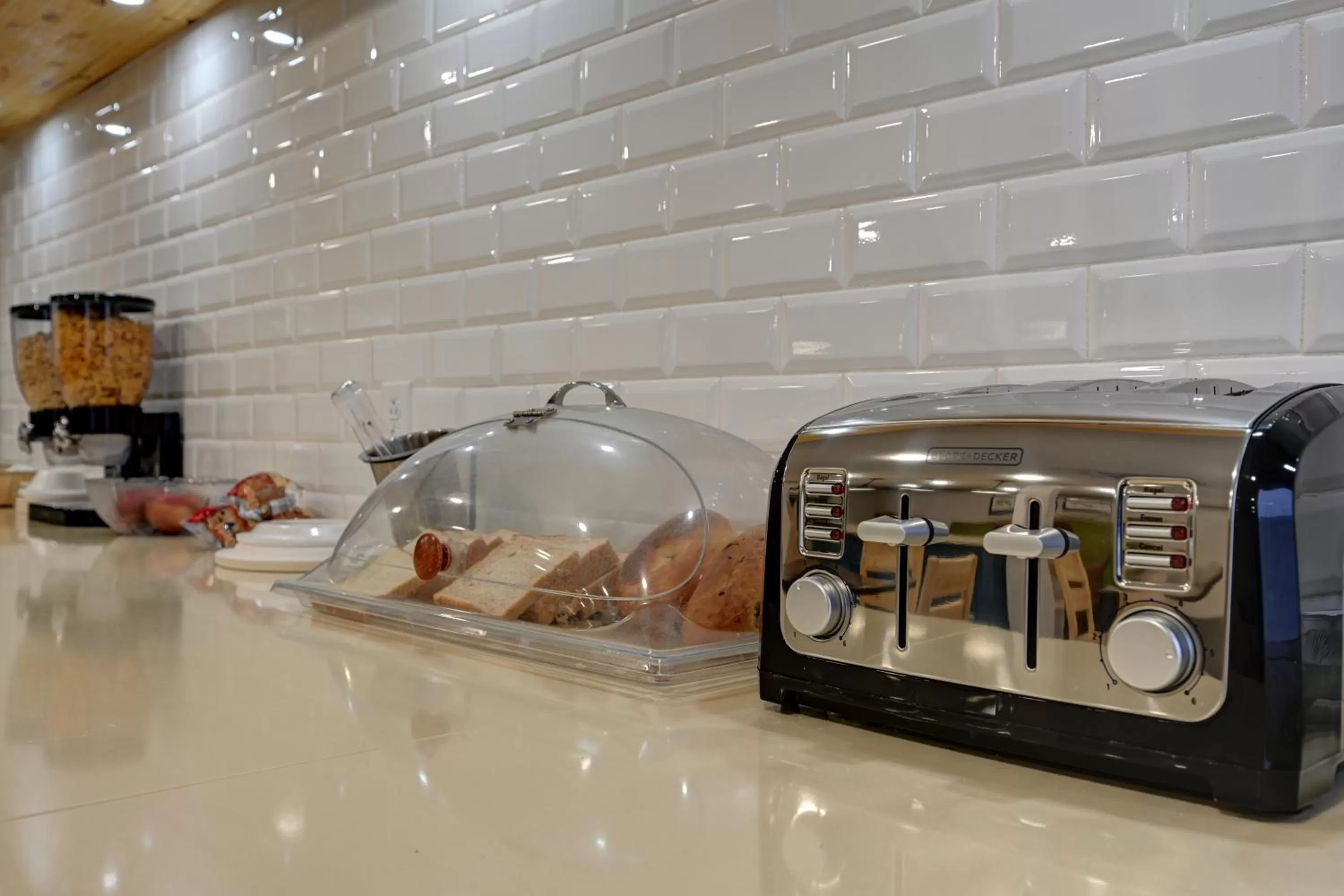 Continental breakfast in Country Inn & Suites by Radisson, Pierre, SD