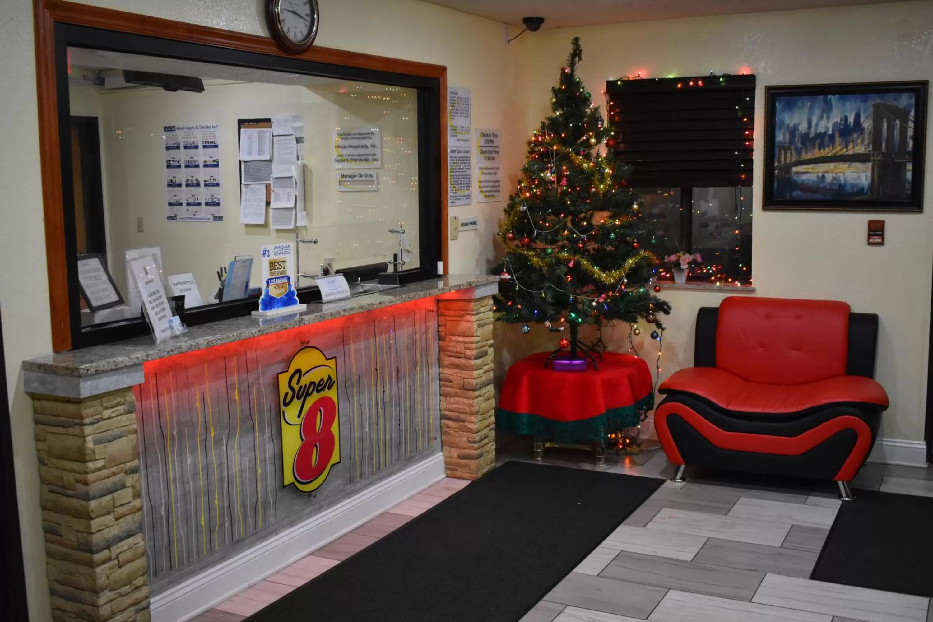 Lobby or reception in Super 8 by Wyndham Newport News/Jefferson Ave.