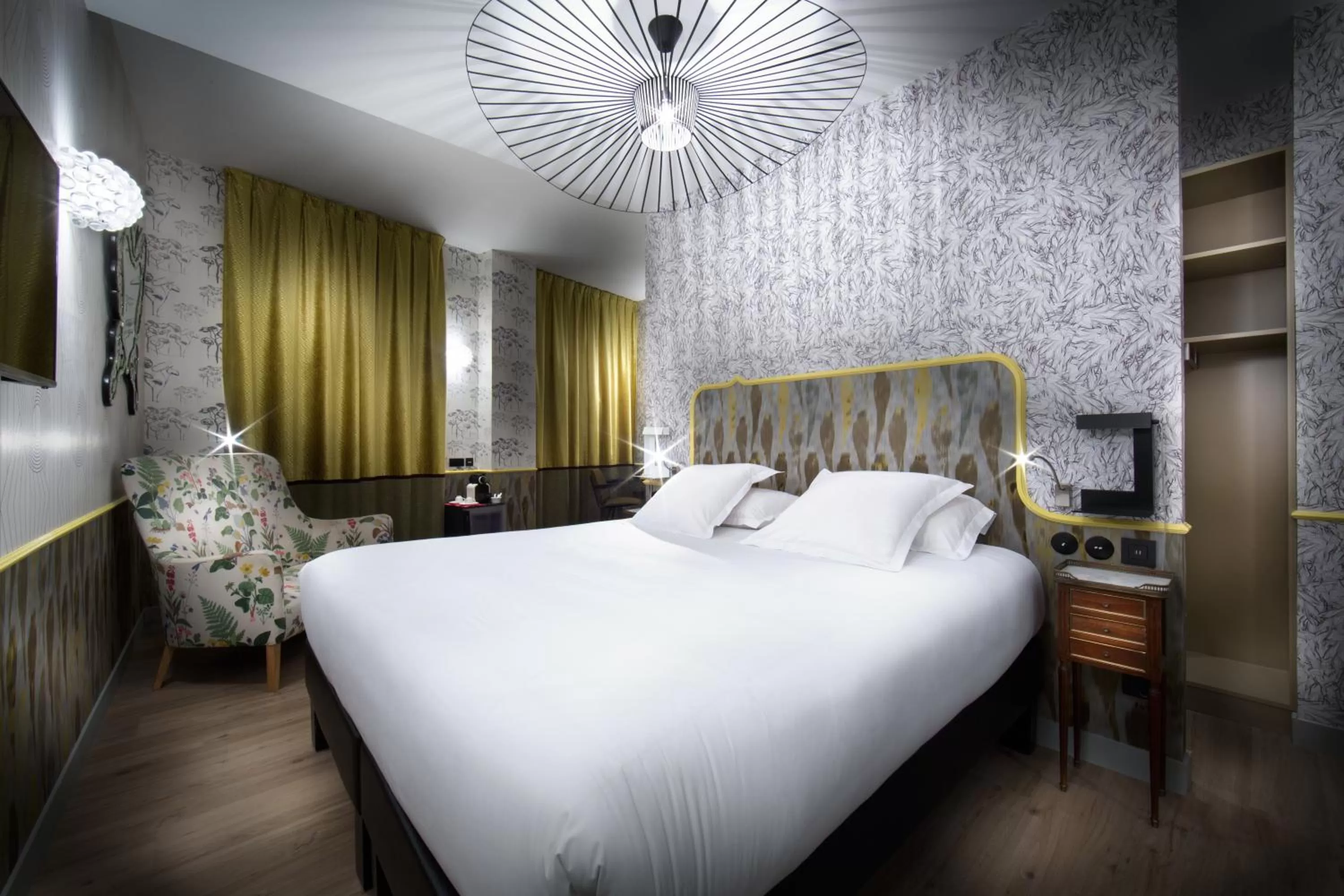 Junior Suite Neo Retro in Hotel Crayon Rouge By Elegancia