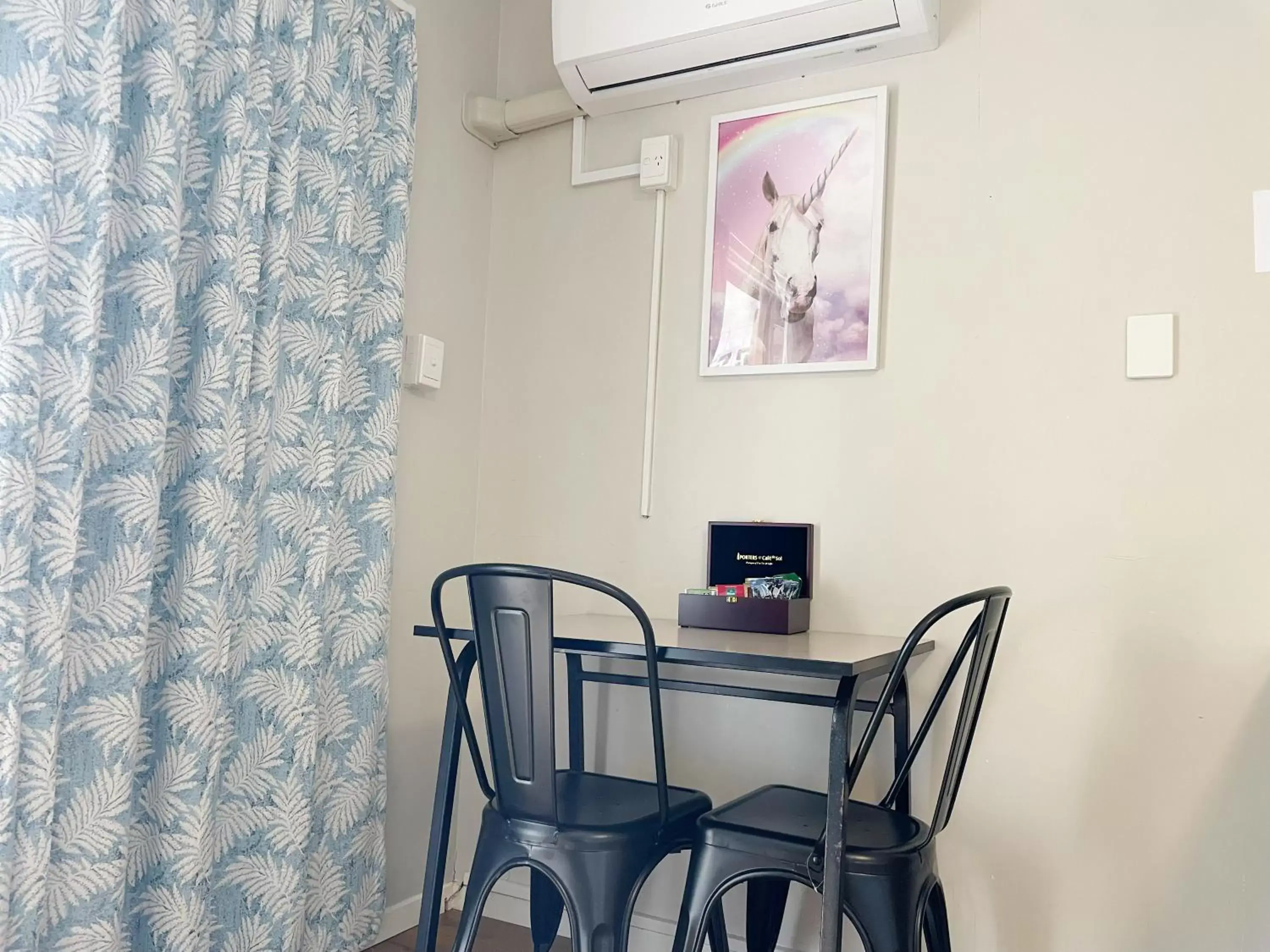 Living room, Dining Area in Pupuke Manor Motel