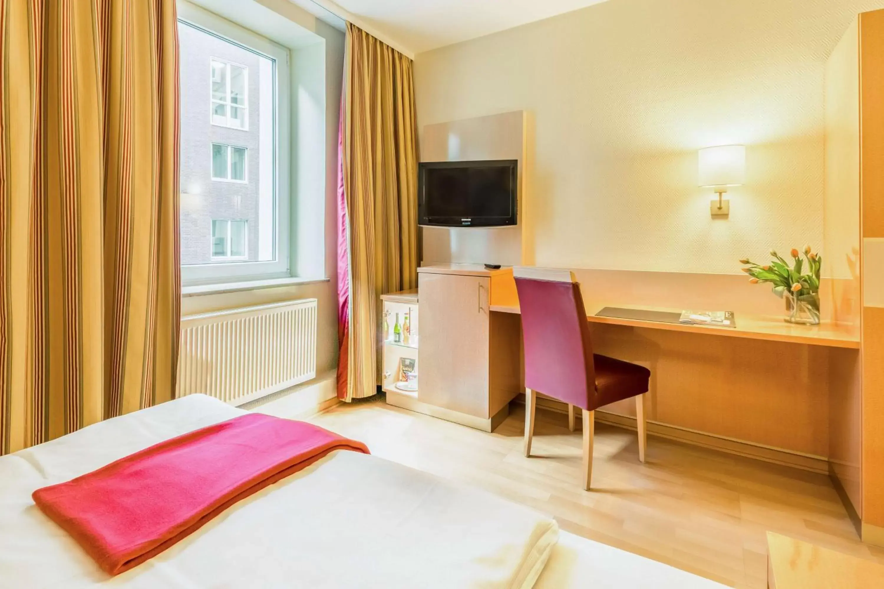 TV and multimedia, TV/Entertainment Center in Hotel Essener Hof; Sure Hotel Collection by Best Western