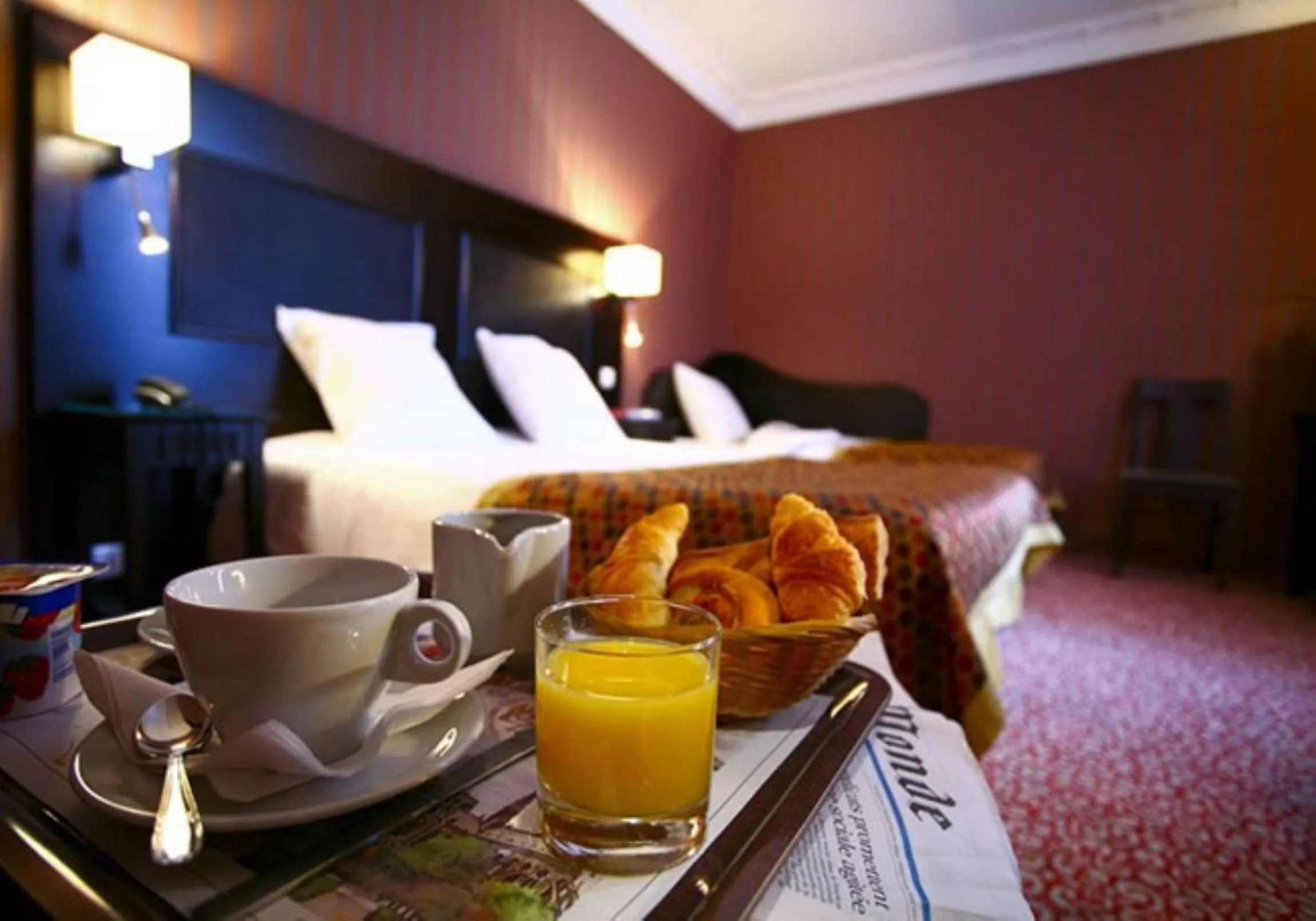 Photo of the whole room, Bed in Convention Montparnasse