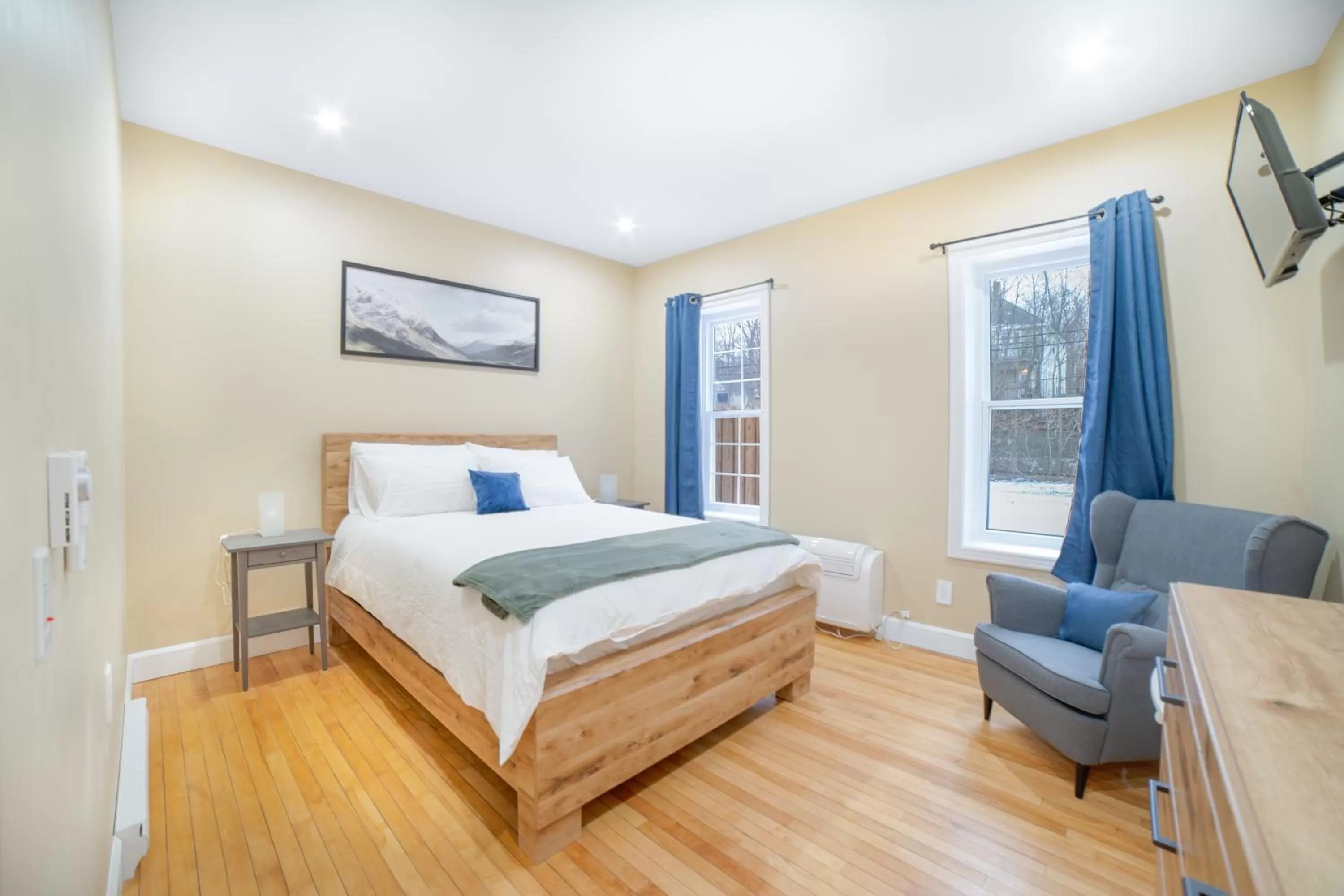 Bed in Riverside Inn