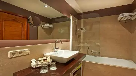 Bathroom in Hotel Grèvol Spa