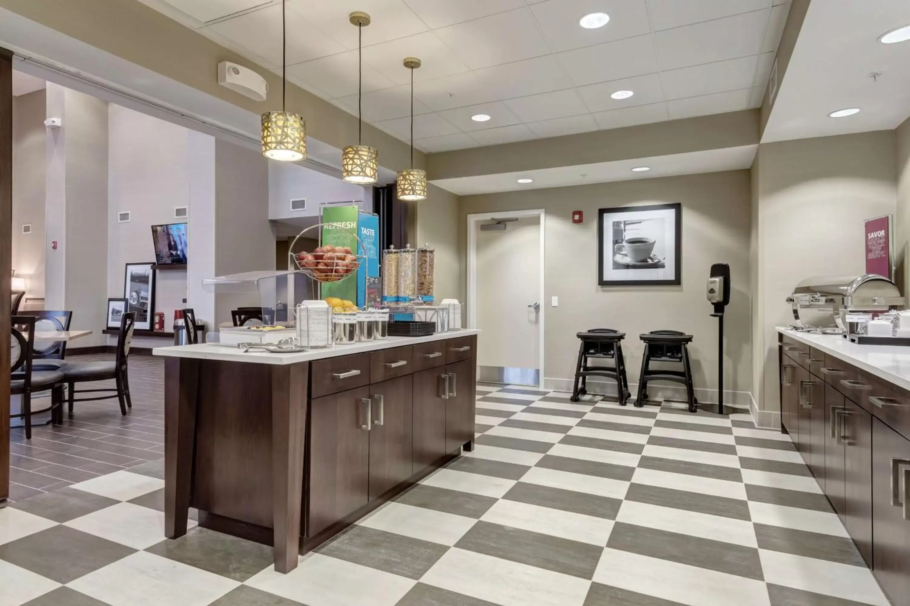 Dining area in Hampton Inn-St. Louis Wentzville, MO