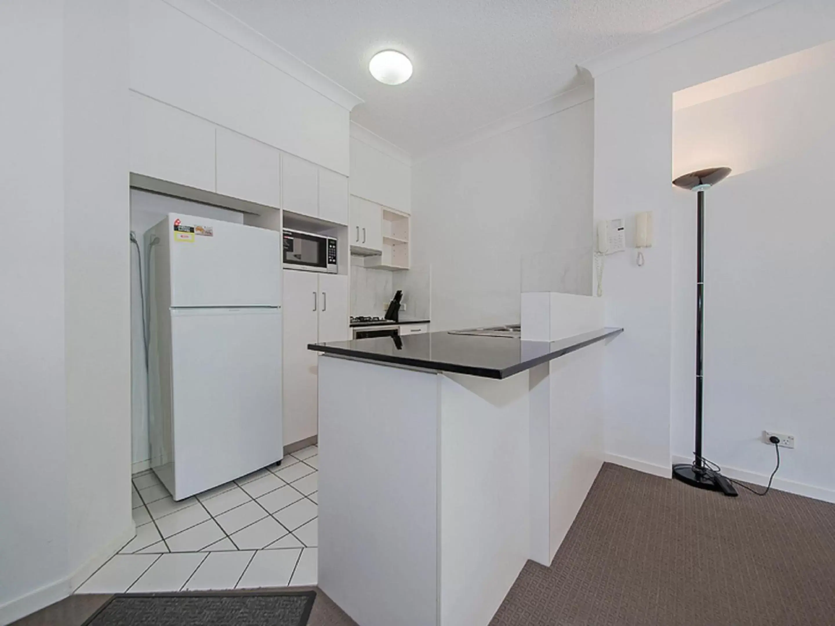 Kitchen or kitchenette, Kitchen/Kitchenette in Inn on the Park Apartments