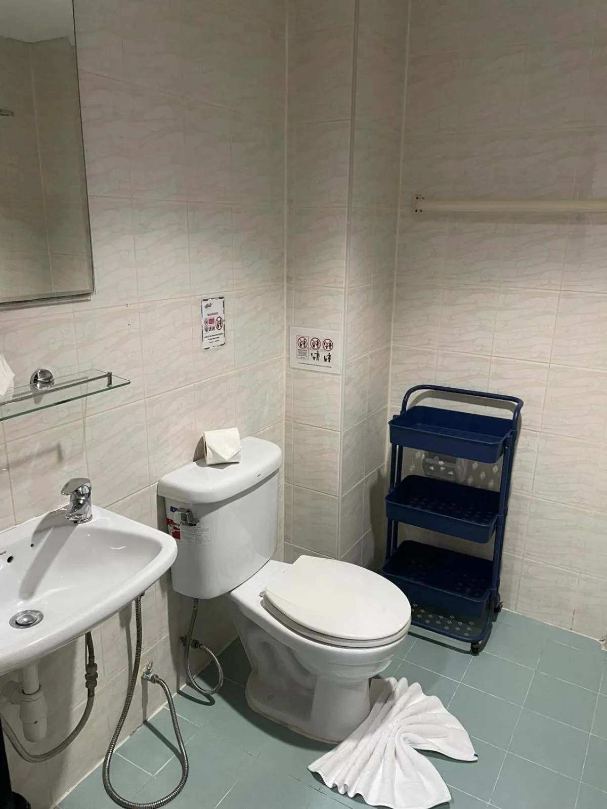 Toilet in BH Baan Paradise Hotel Patong