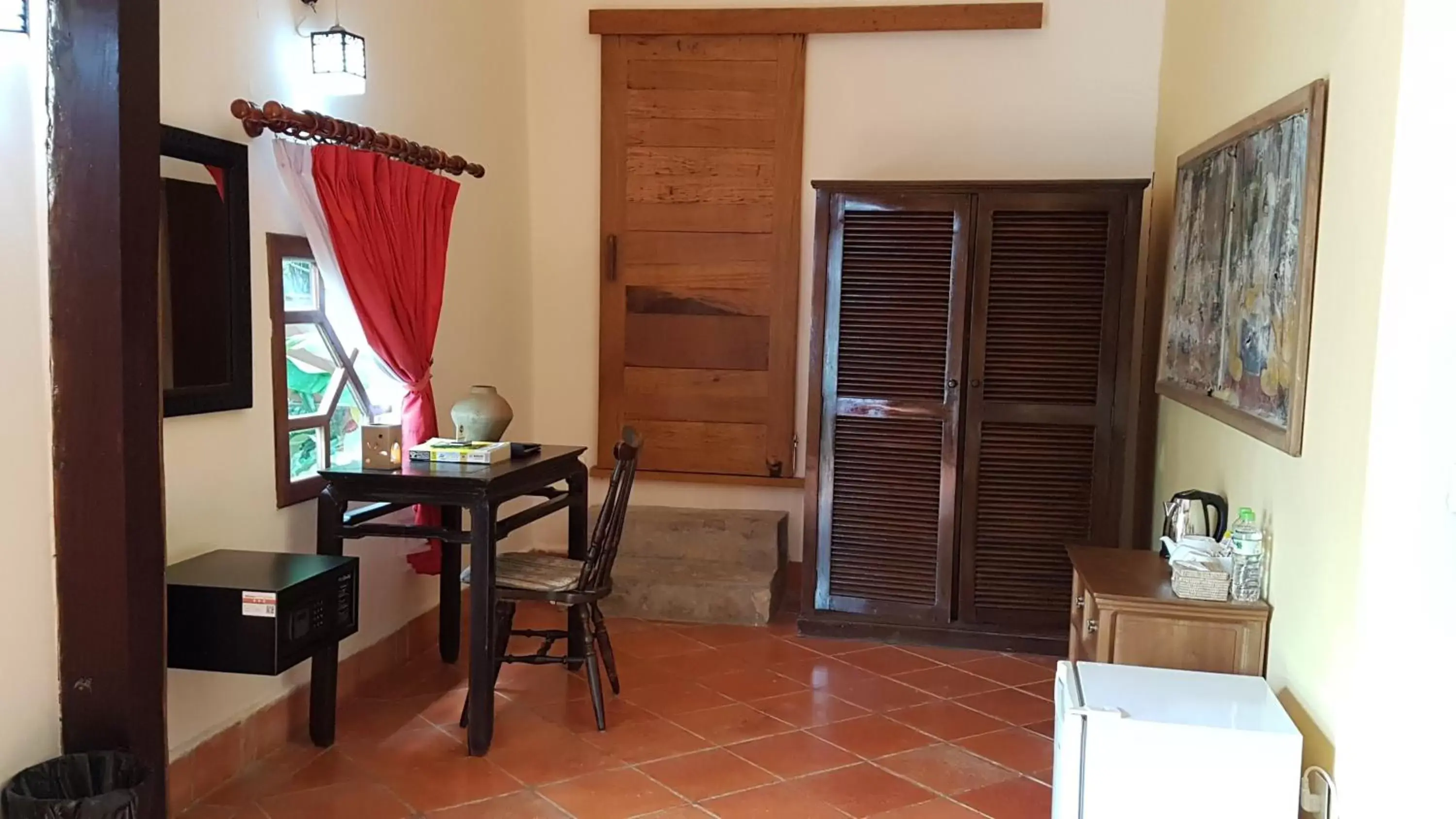 Photo of the whole room, Dining Area in Mealea Resort