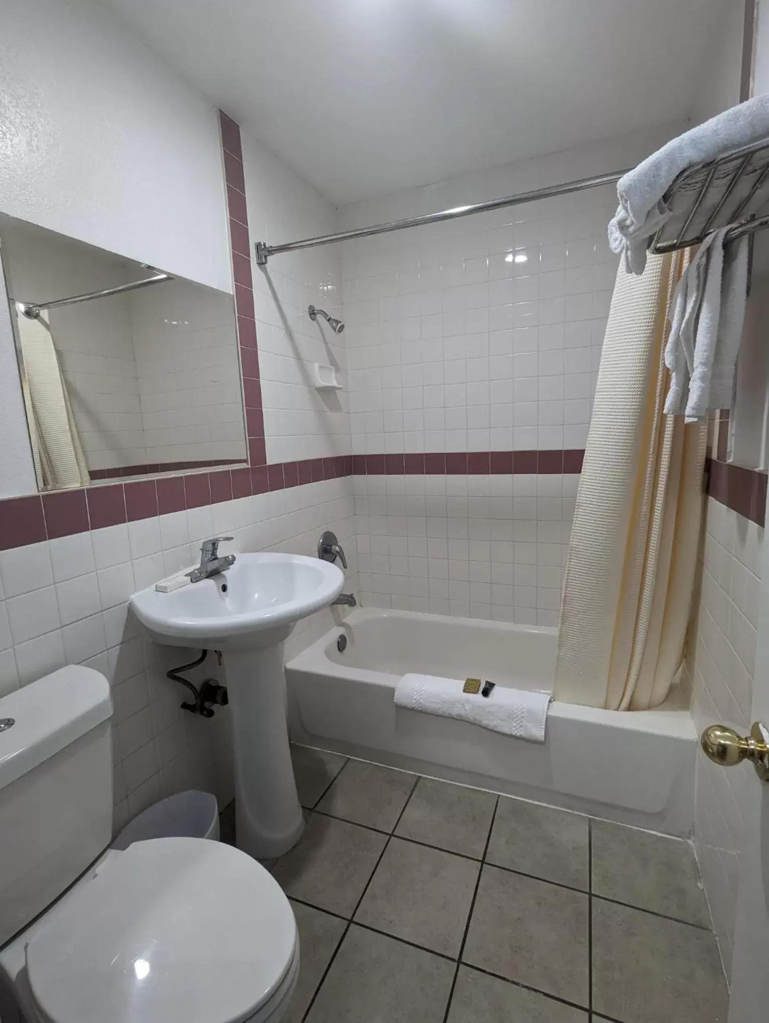 Shower, Bathroom in BEST MOTEL