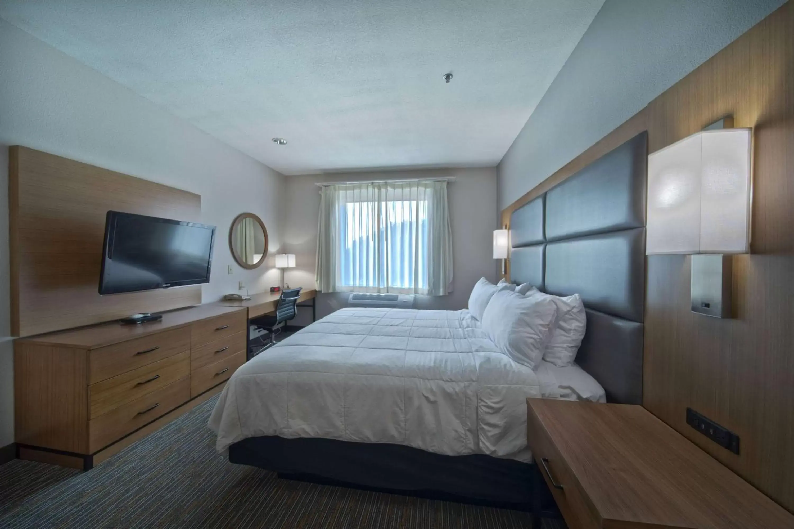 Photo of the whole room, Bed in Wingate by Wyndham Houston Bush Intercontinental Airport