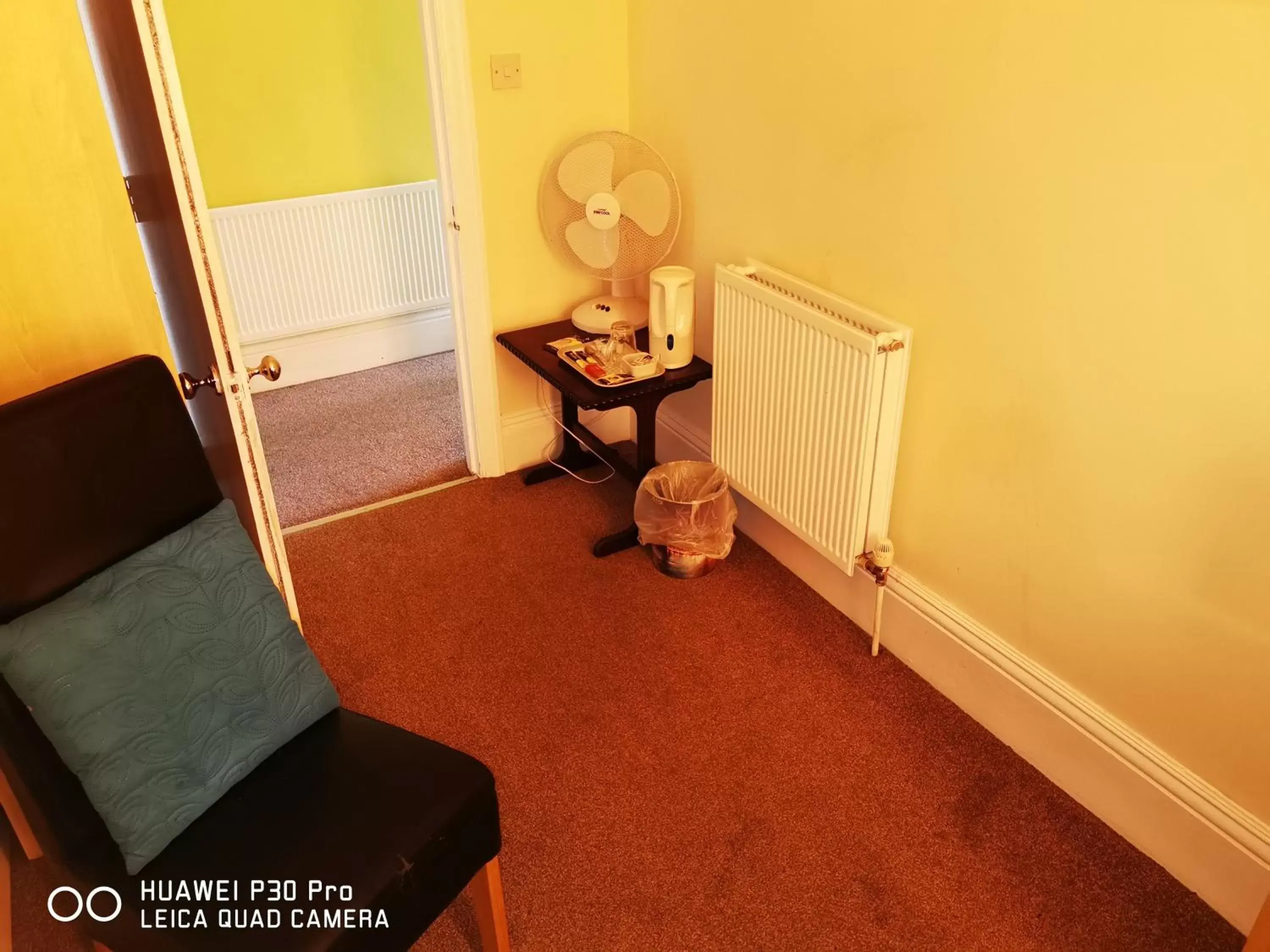 Budget Single Room in oddfellowsbandb Budget Single Room in oddfellowsbandb