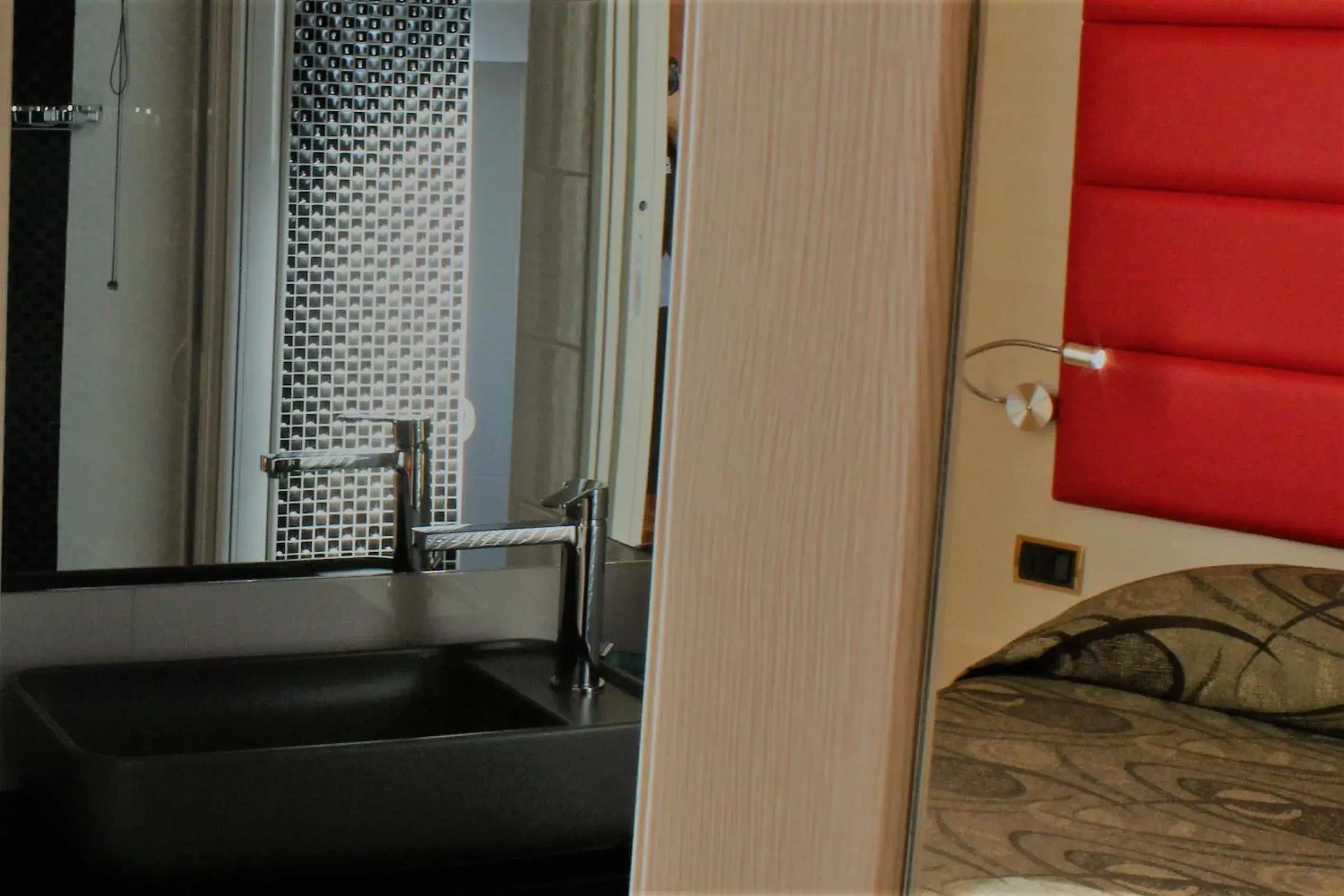 Bathroom, Bed in Hotel Eco Del Mare