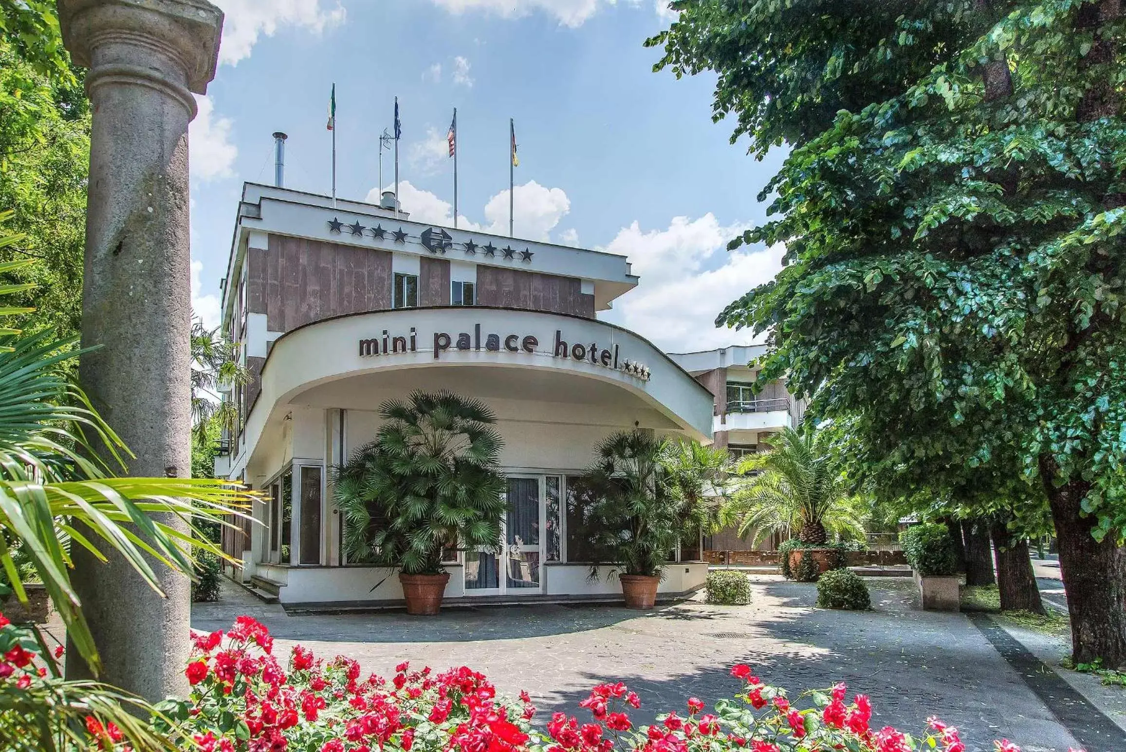 Property Building in Mini Palace Hotel