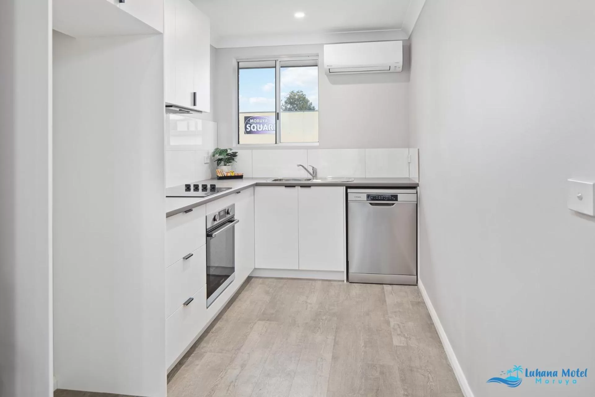 Kitchen or kitchenette in Hive Hotel, Moruya