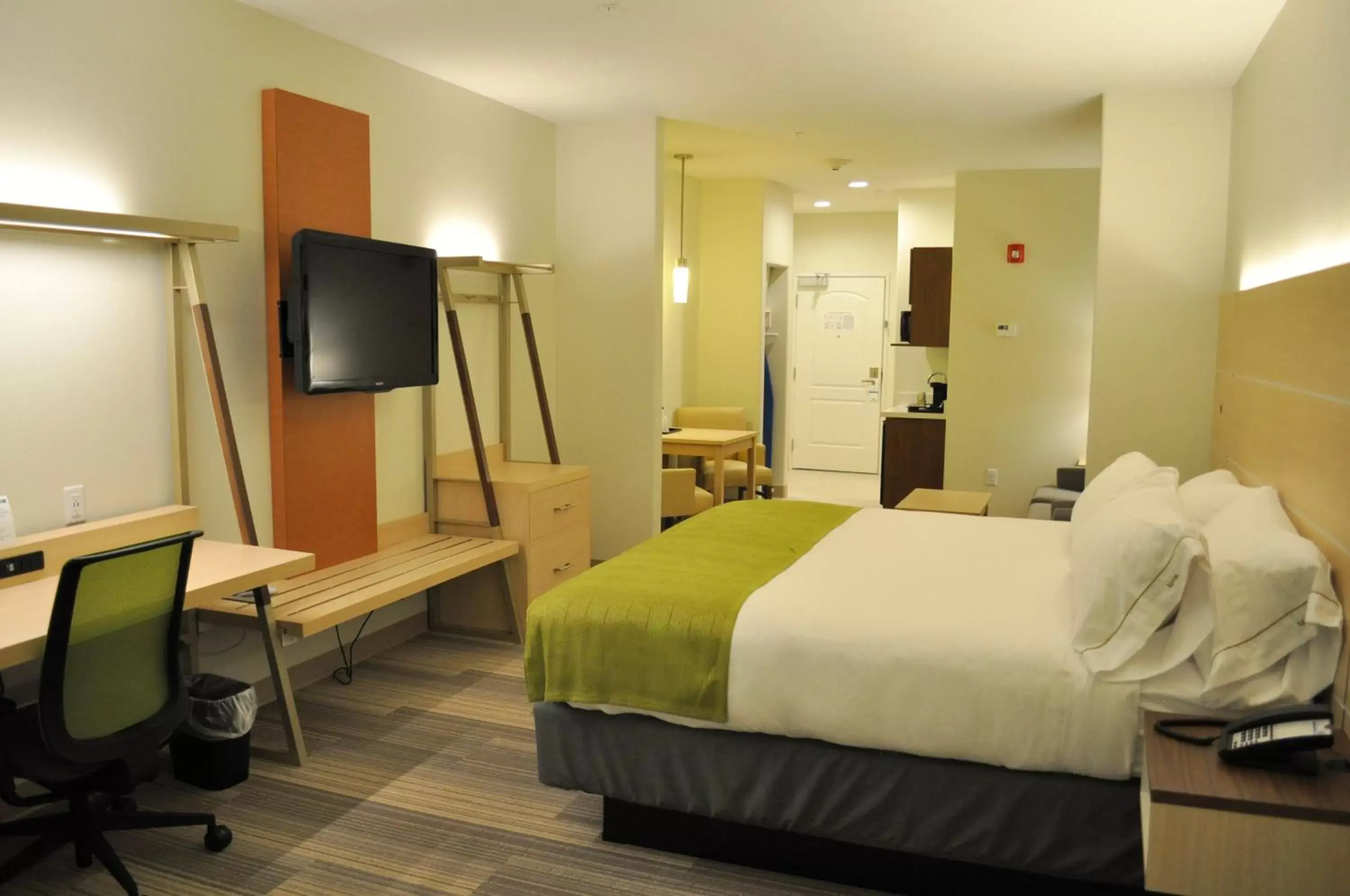 Photo of the whole room, TV/Entertainment Center in Holiday Inn Express & Suites Price, an IHG Hotel