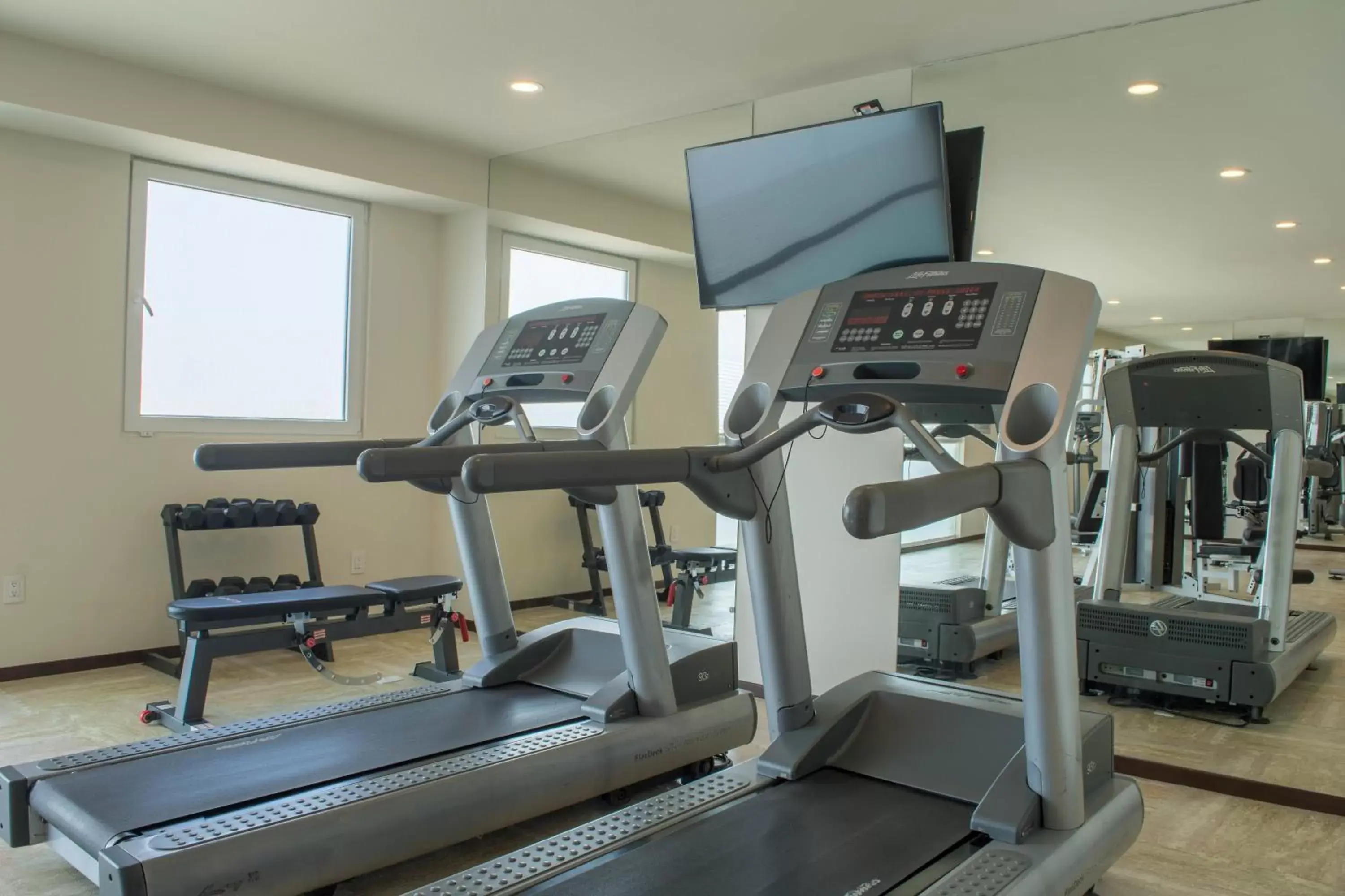 Fitness centre/facilities in Crown Victoria Hotel Fitness centre/facilities in Crown Victoria Hotel
