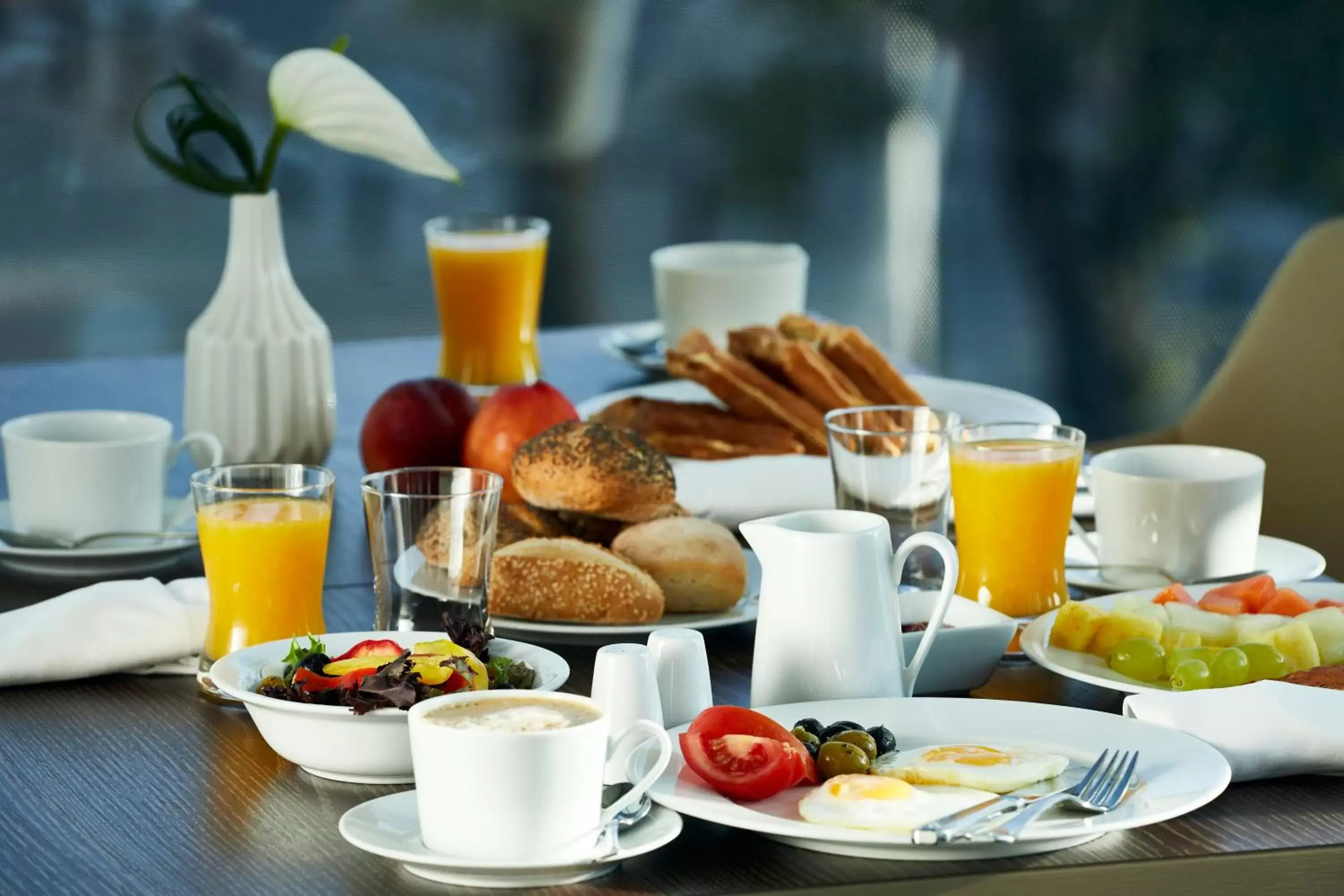 Restaurant/places to eat, Breakfast in InterContinental Warszawa, an IHG Hotel