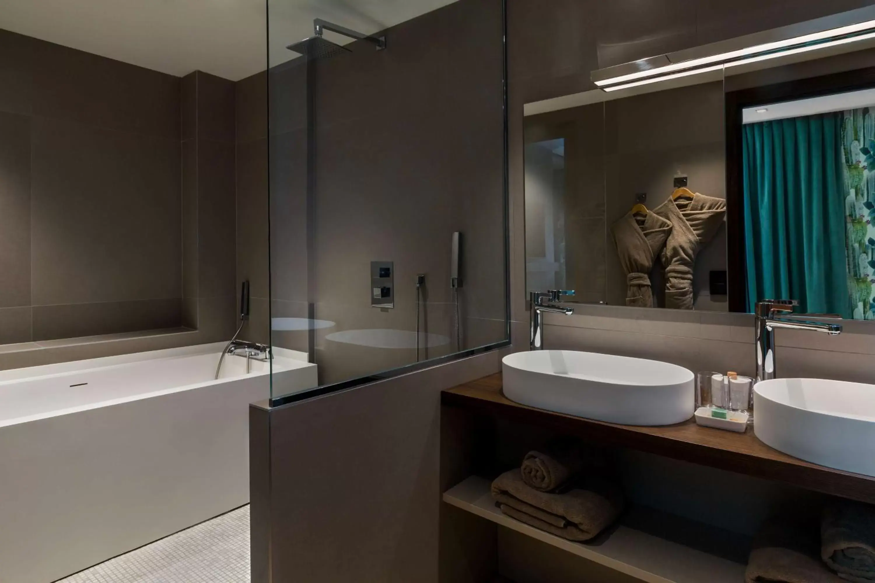 Bathroom in Hotel L'Arbre Voyageur - BW Premier Collection - LILLE