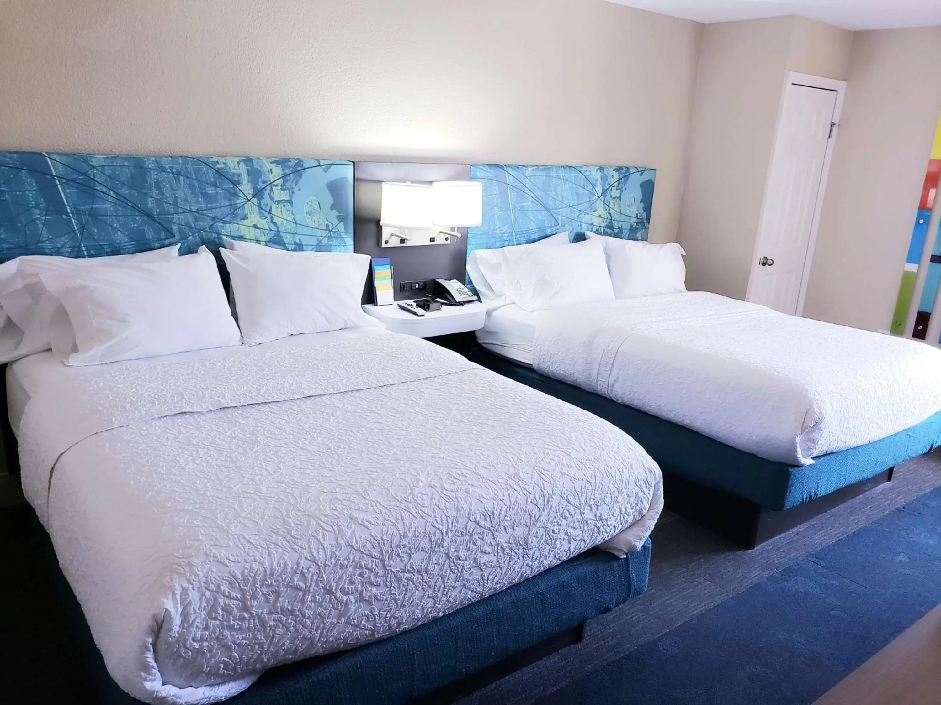 Photo of the whole room, Bed in Hampton Inn St. Augustine-Historic District