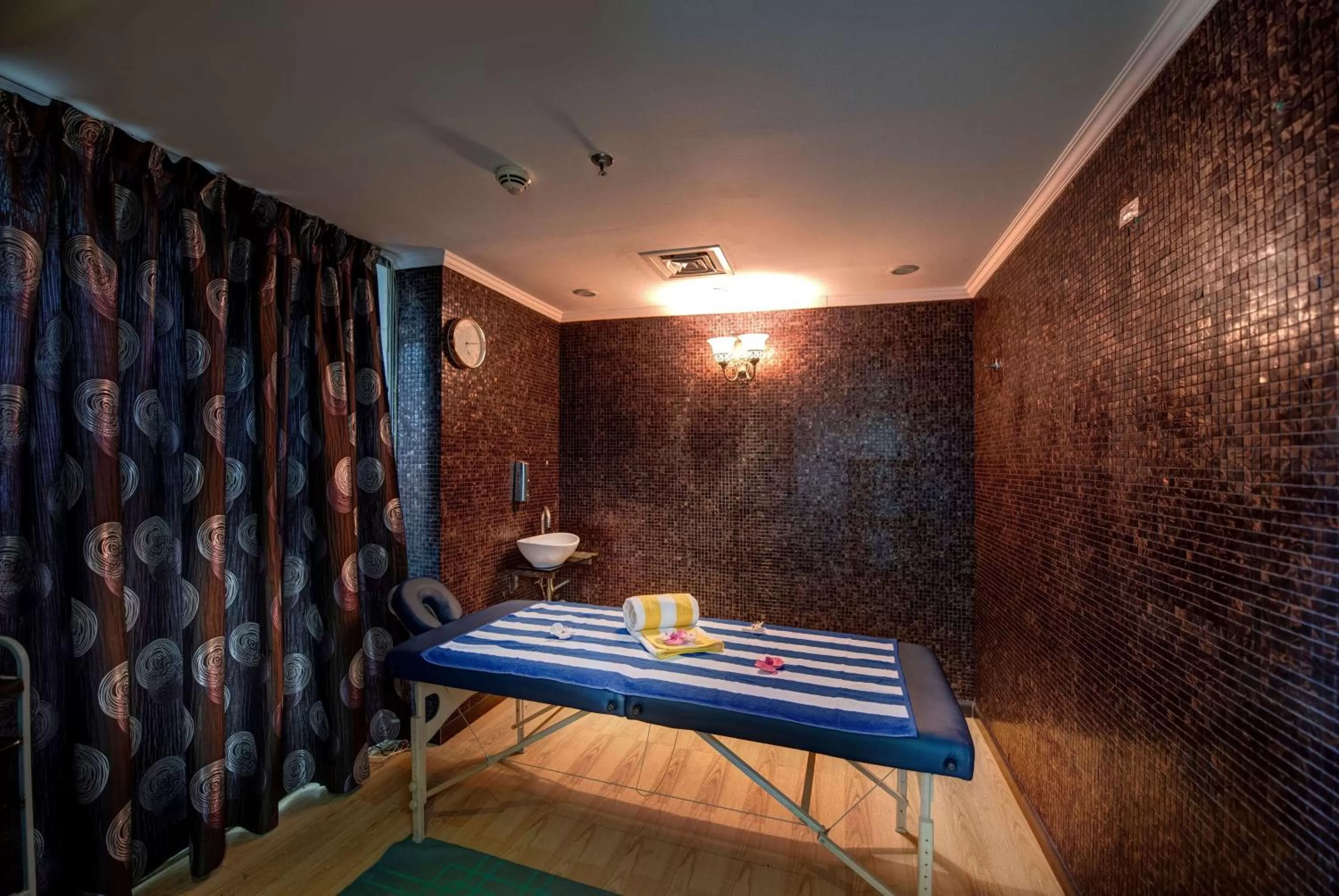 Massage in Howard Johnson Plaza by Wyndham Dubai Deira